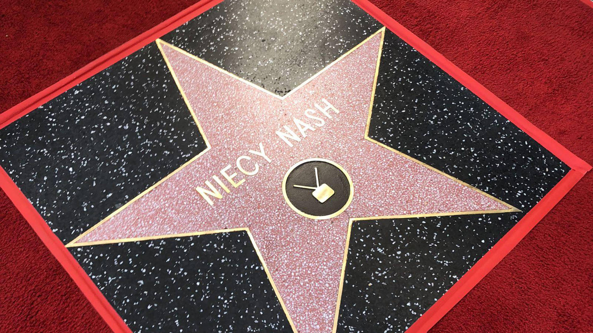 Niecy Nash 的荷里活星光大道星星，帶有紅色地毯邊框。