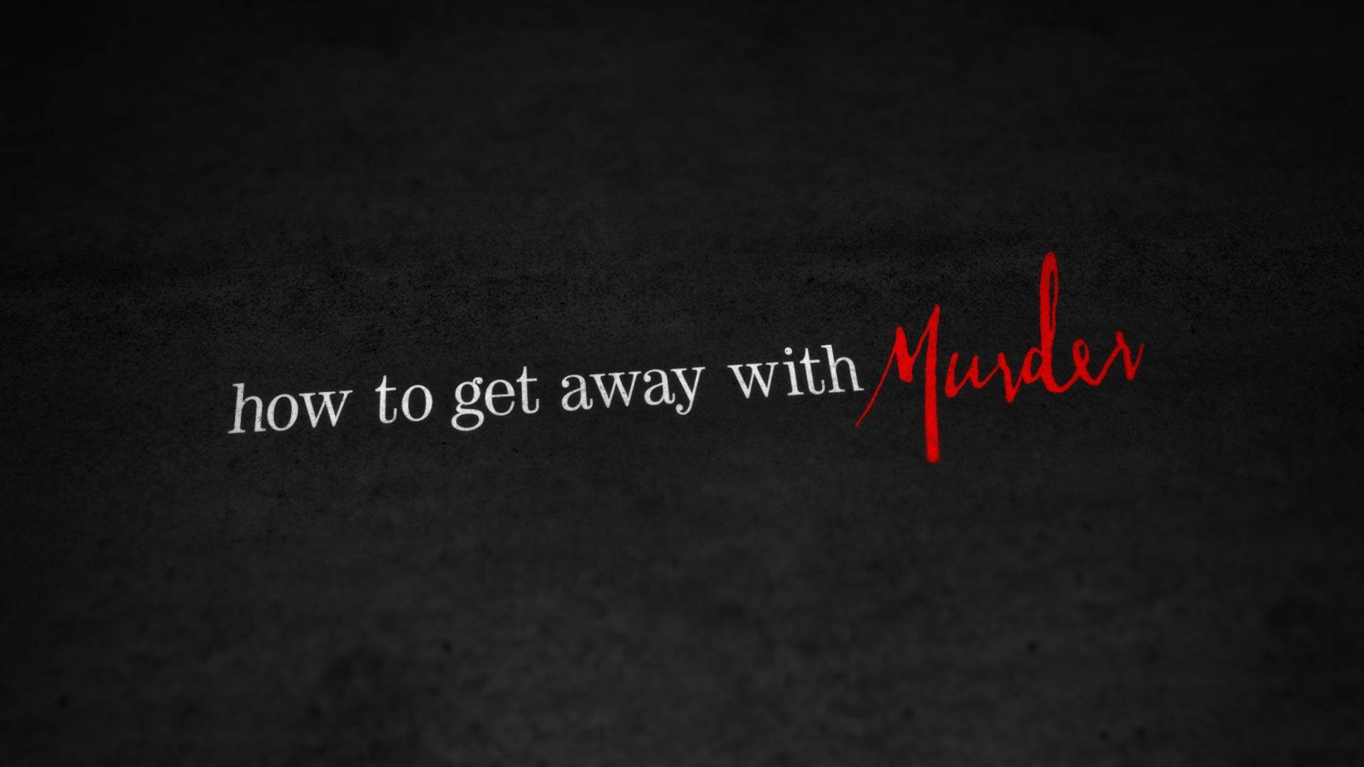 《如何逃脫謀殺》標題圖 壁紙 — 「how to get away with murder」呢句短語以白色同紅色字體顯示喺深色紋理背景上。