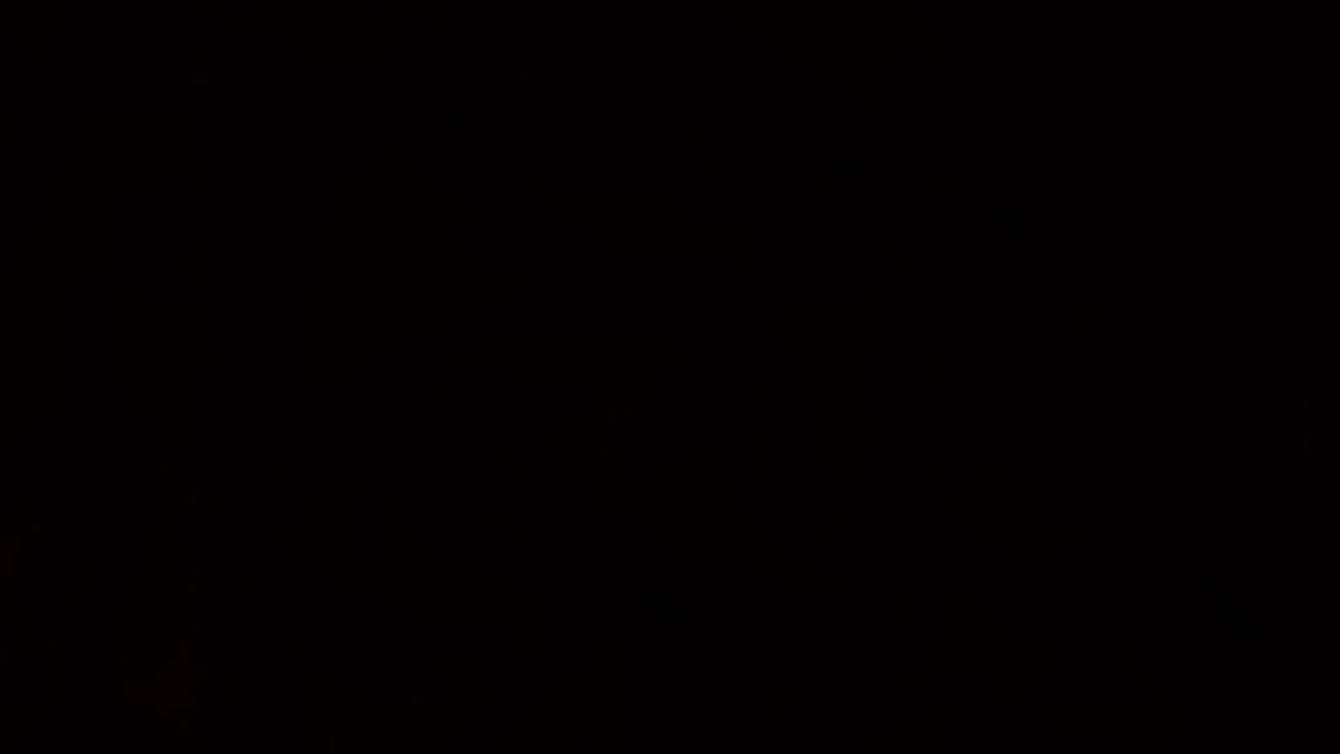 如夜般深邃的純黑背景 壁紙 — 近乎黑色的背景，表面散佈著微弱的紅褐色斑點。