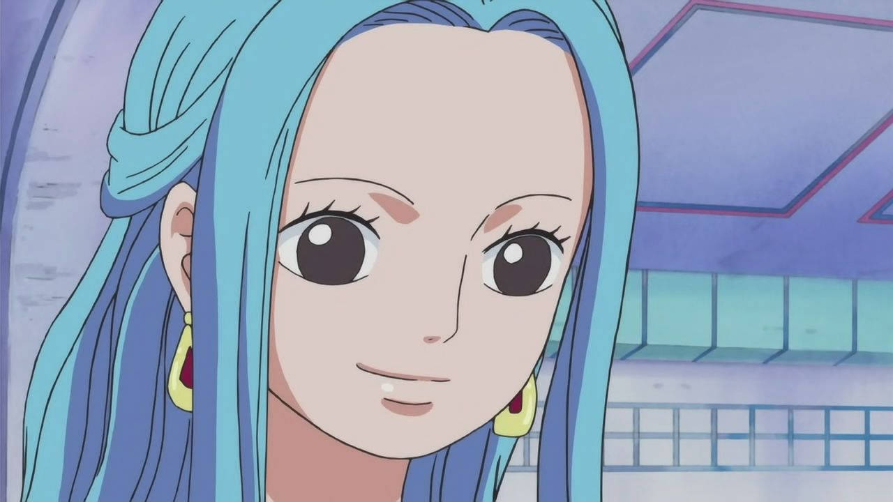 藍色頭髮和黃色耳環的動漫女孩微笑