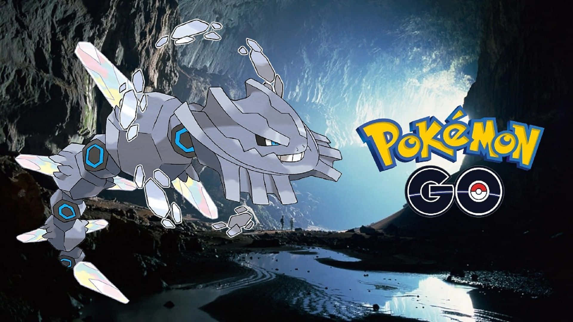 威武的超級鋼鐵龍在行動——Pokémon GO 壁紙 — 一隻金屬質感的寶可夢，帶有發光的藍色關節，跳過黑暗的洞穴，陽光從 Pokémon GO 標誌後方照射進來。