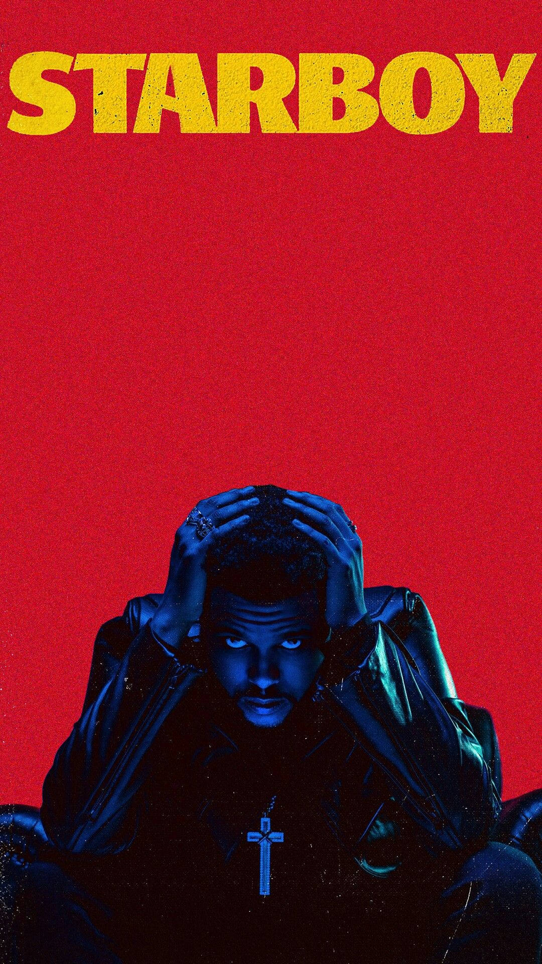 穿著深色外套的男人抱著頭，戴著十字架項鍊，在紅色背景前，有STARBOY文字。