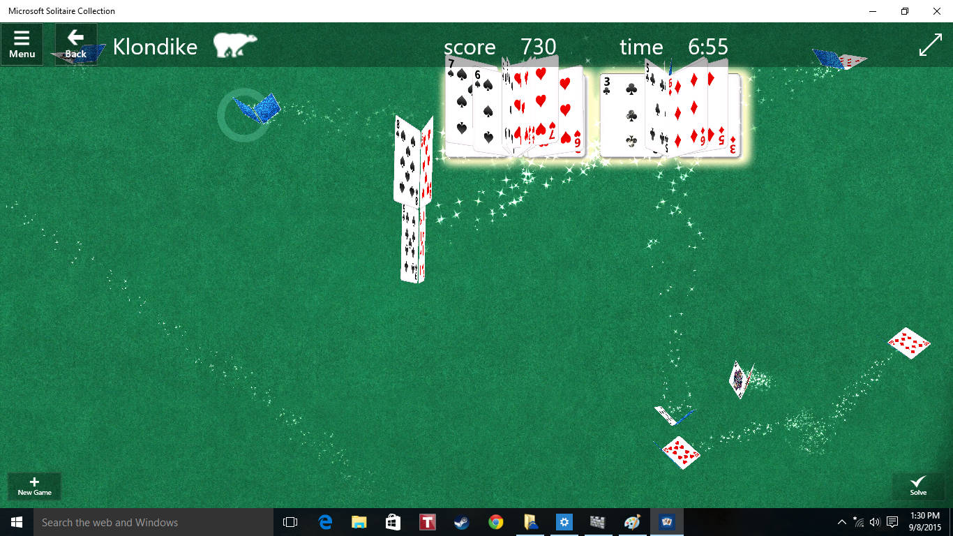 數位接龍遊戲，紙牌在綠色背景上顯示分數和時間。