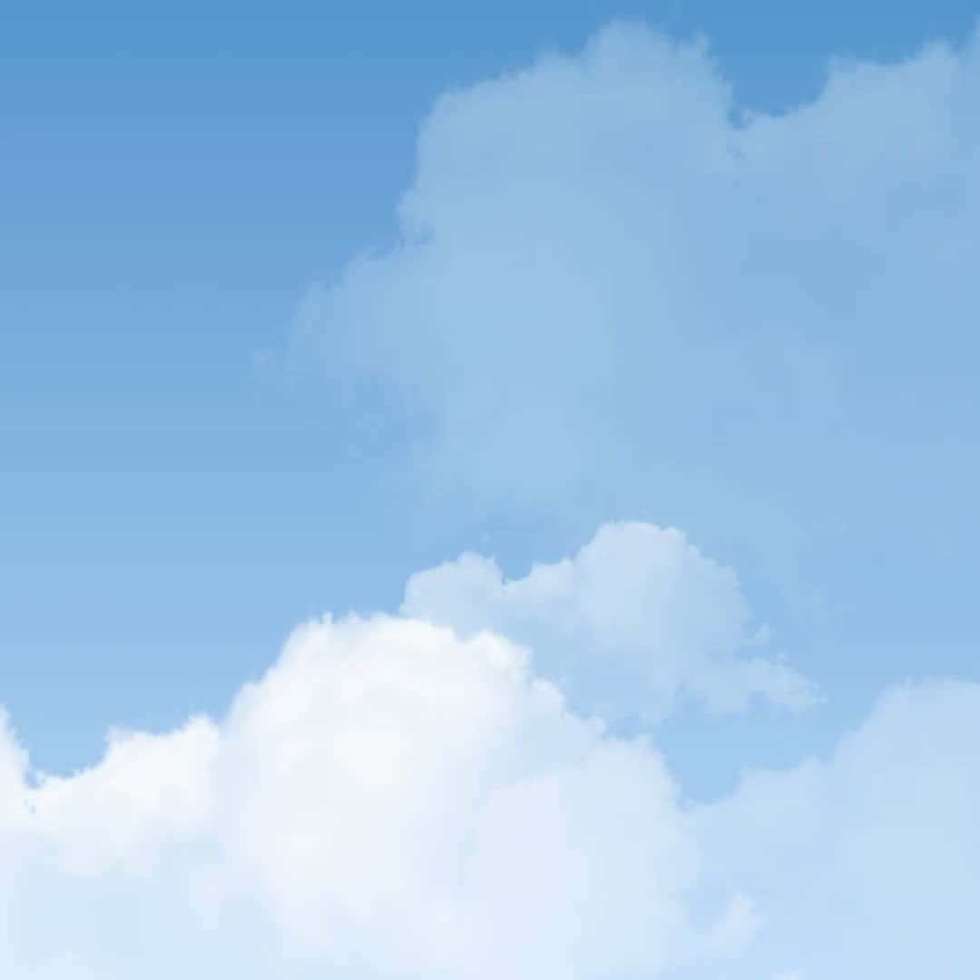 柔軟的白雲漂浮在清澈的藍天上