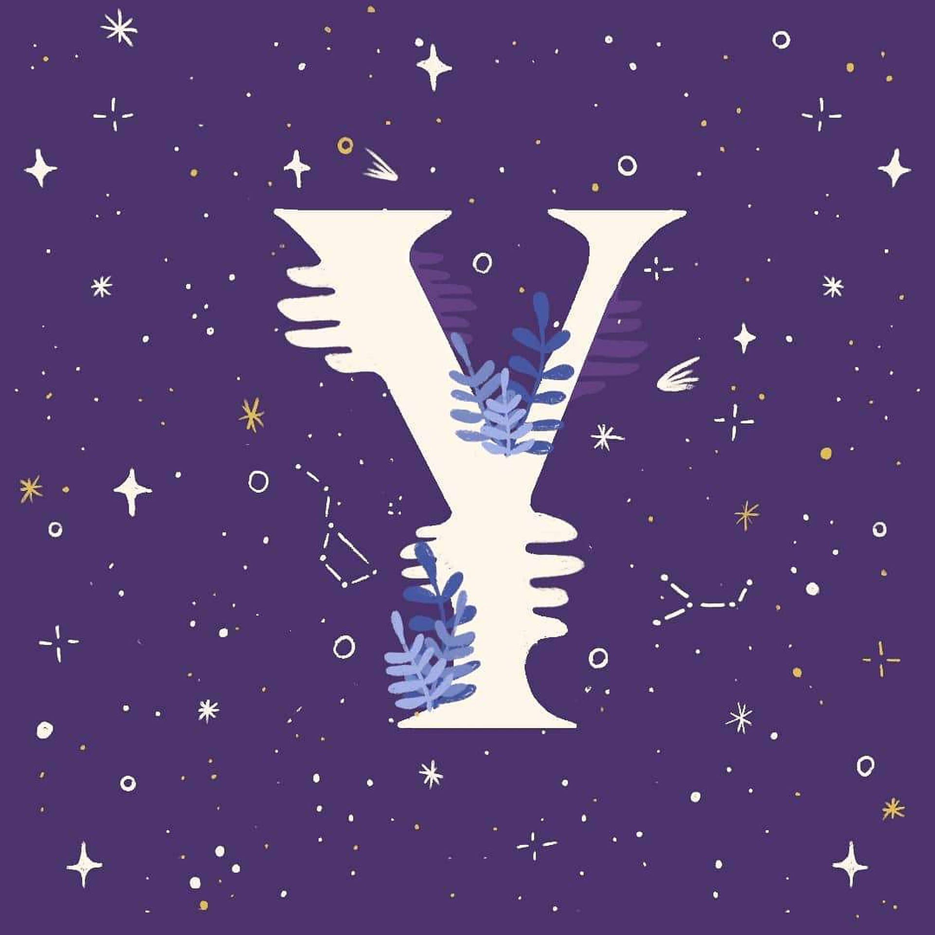 字母Y紫色背景 壁紙 — 一個風格化的白色字母Y，帶有藍色葉子和翼狀邊緣，背景是紫色星空和星座。