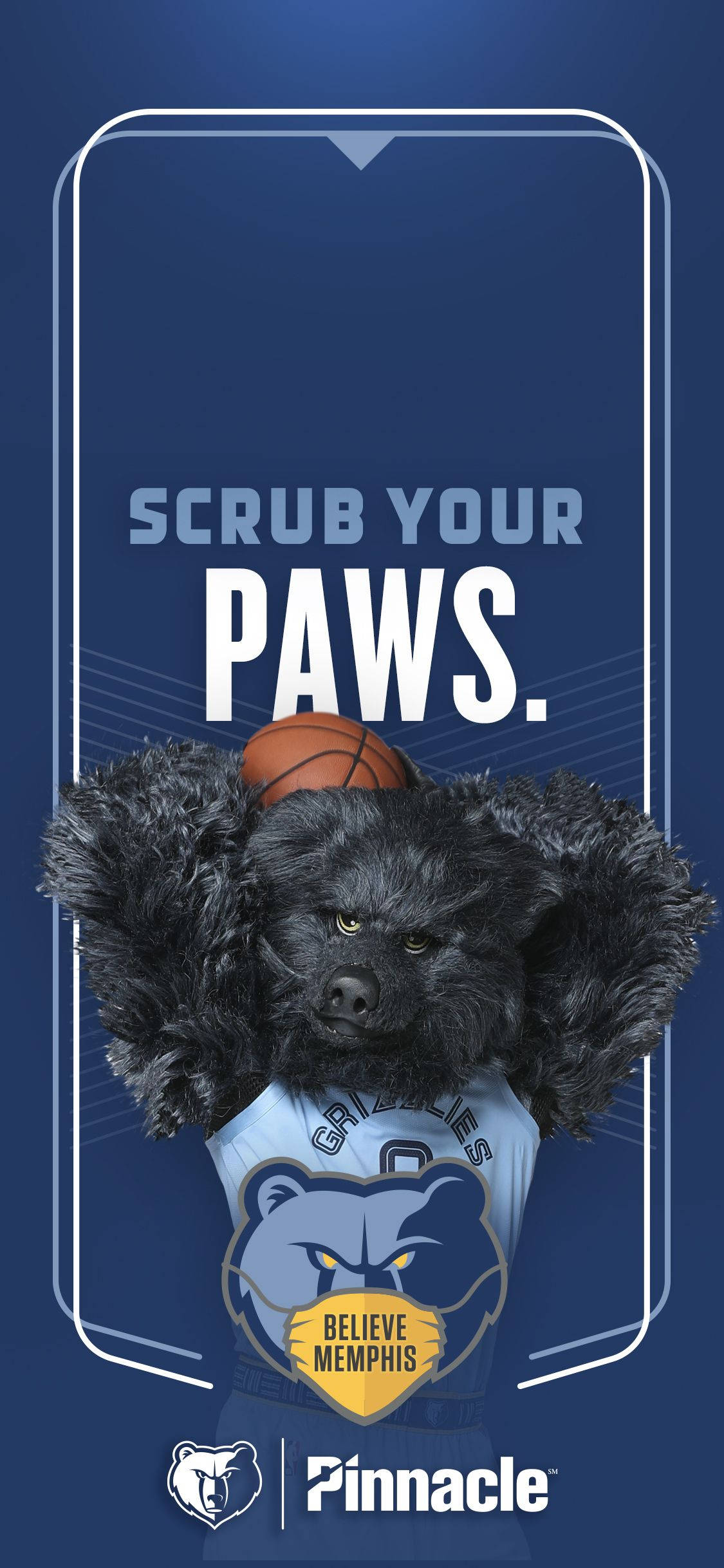 孟菲斯灰熊隊NBA球隊 壁紙 — 一隻毛茸茸的黑狗穿著孟菲斯灰熊隊球衣，在電話形狀的背景上抱著一個帶有「Scrub Your Paws」標語的籃球。