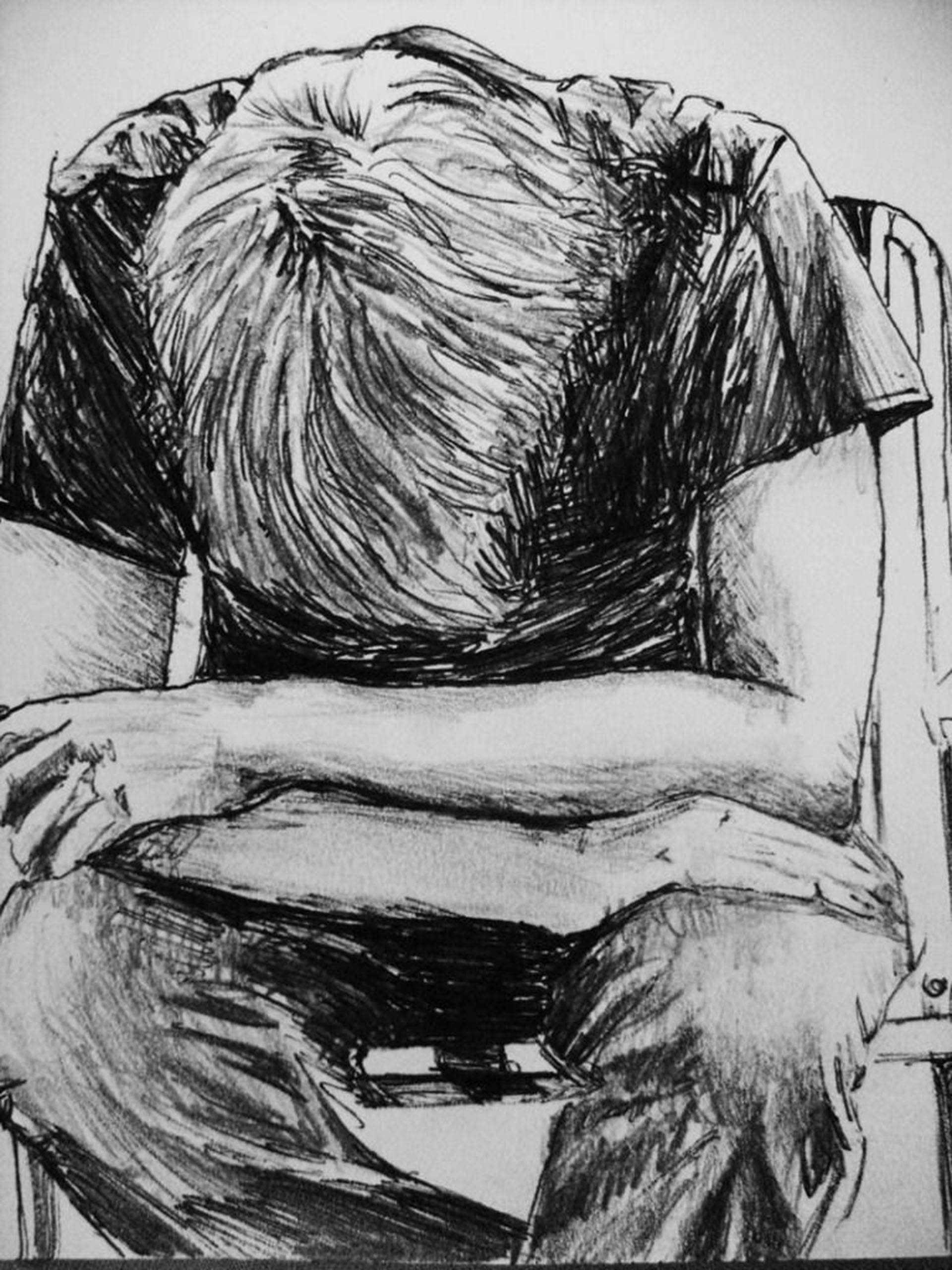 孤寂男孩傷心畫像 壁紙 — 一幅粗糙木炭素描中，一個人蜷縮在椅子上，頭埋在手臂裡。