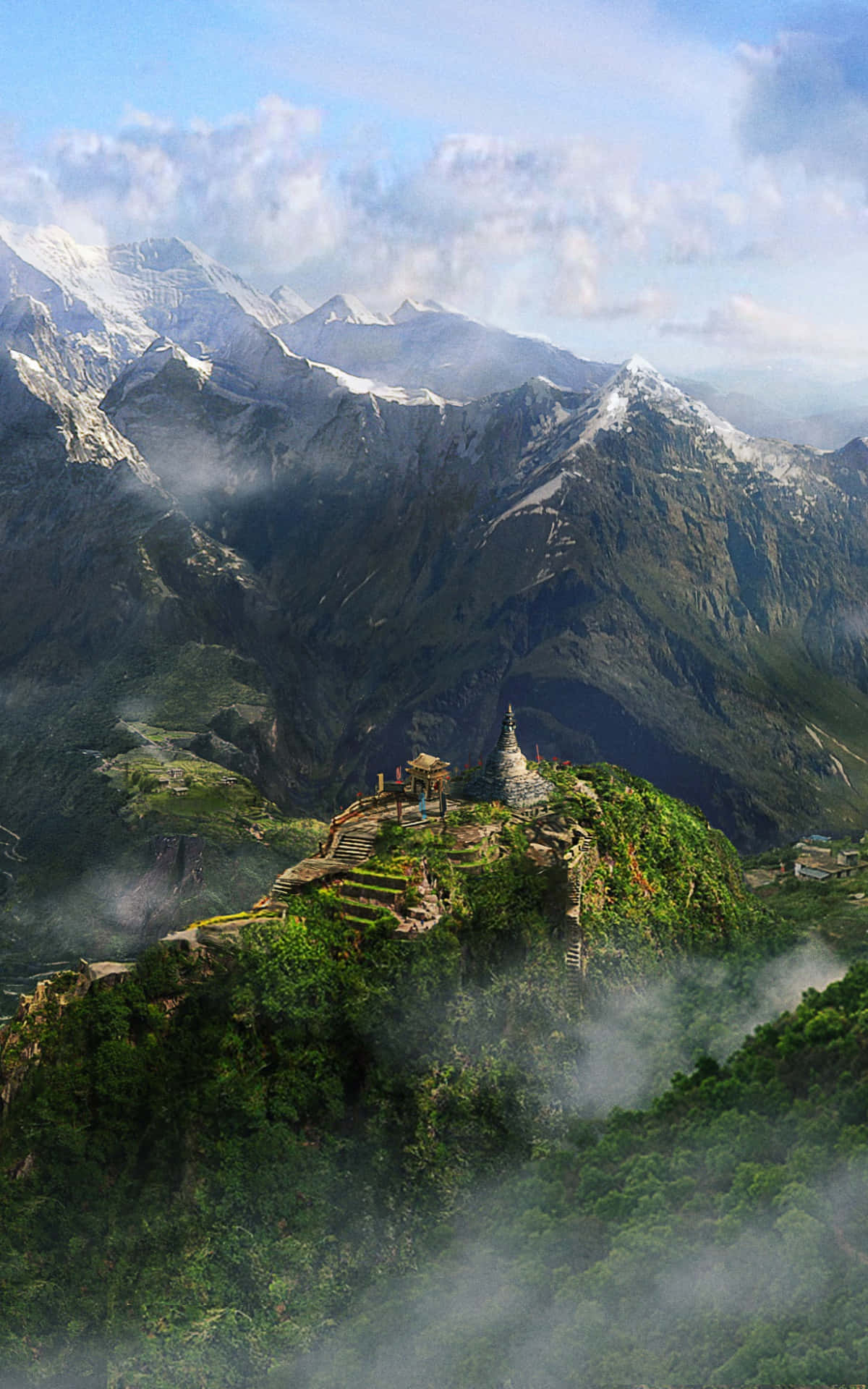 《孤島驚魂4》手機壁紙：試驗地景 壁紙 — 一座寧靜的山間修道院坐落在鬱鬱蔥蔥的綠色山峰上，下方是白雪皚皚的山峰和霧氣瀰漫的山谷。