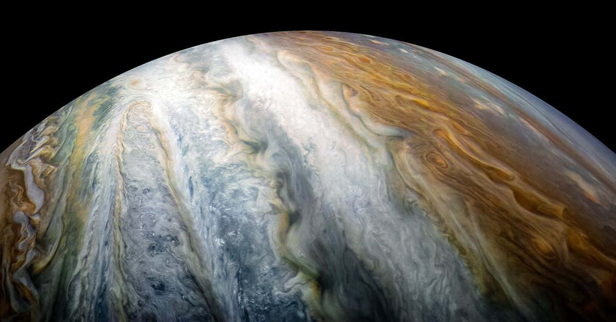 木星漩渦雲帶以鮮豔色彩襯托太空的黑暗。
