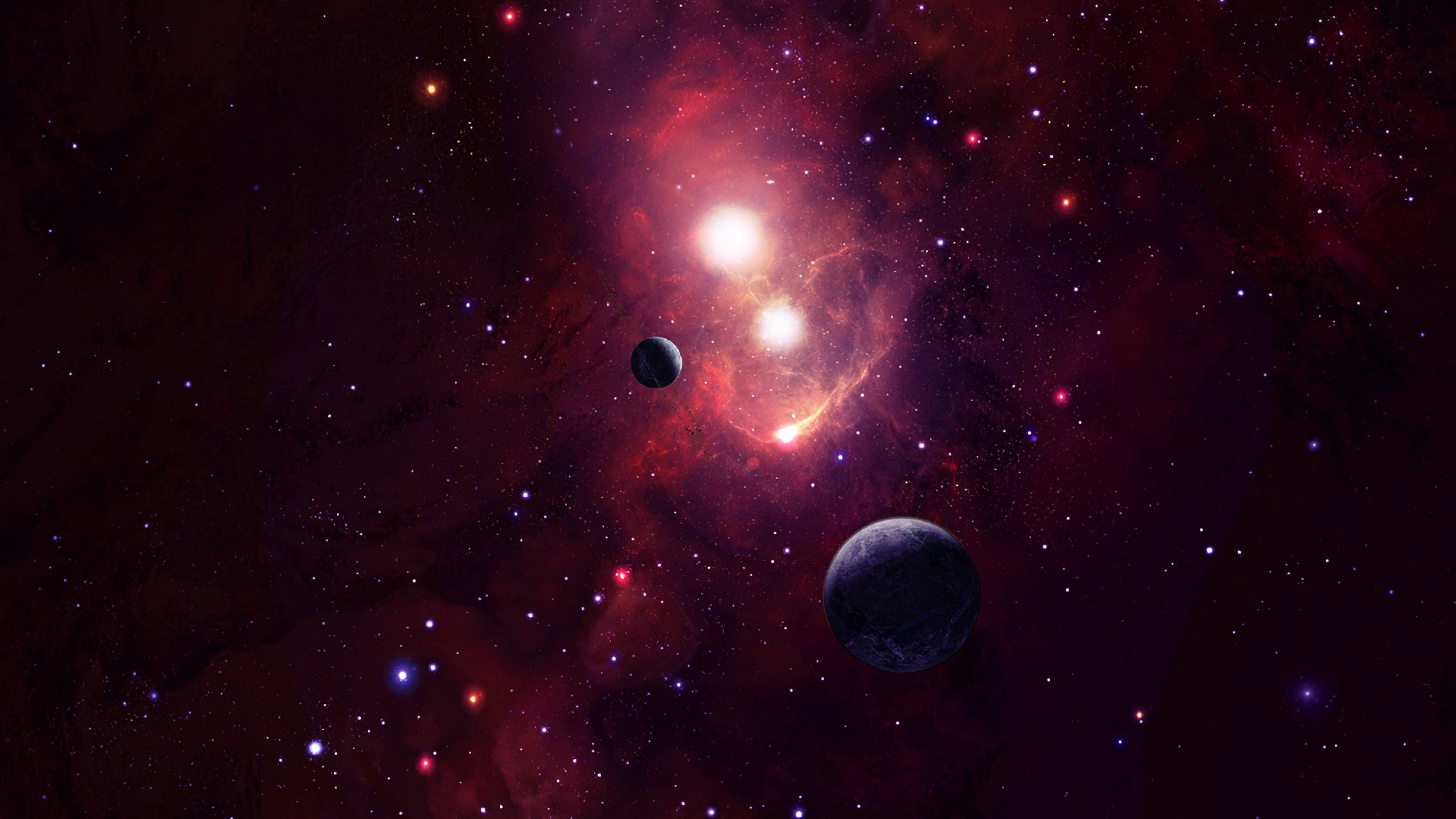 宇宙粉紅光暈 壁紙 — 一個宇宙場景，兩顆行星圍繞著一個充滿恆星和宇宙塵埃的發光紅色星雲運行。