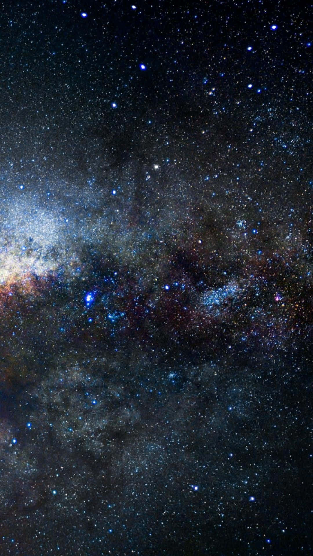 銀河系中閃耀的星雲和夜空中無數的星星。