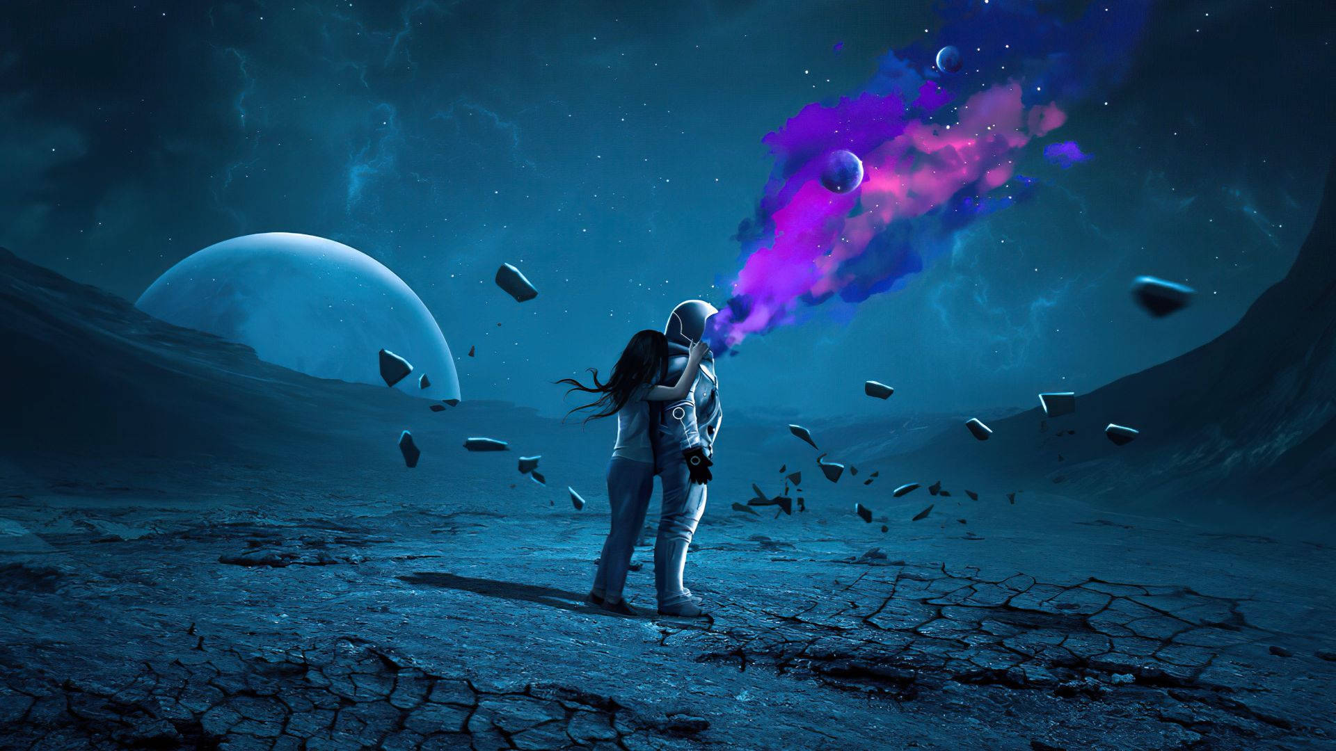 宇航員紫色太空爆炸 壁紙 — 一對身穿太空衣的情侶在一個破裂的外星行星上擁抱，背後爆發著充滿活力的紫色星雲。