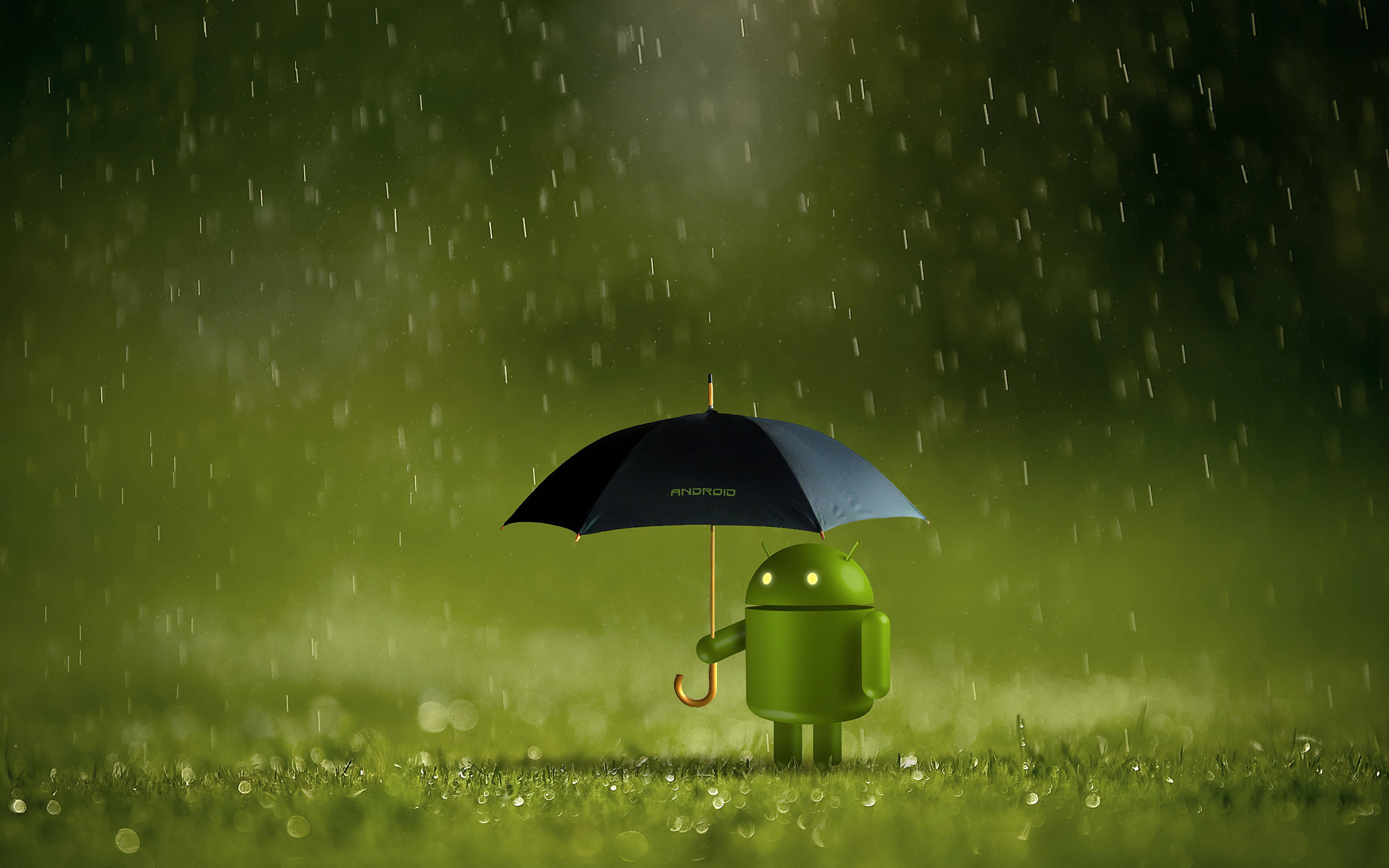 安卓雨景散景桌面壁紙 壁紙 — 一個綠色Android吉祥物獨自站在雨濕的草地上，撐著黑色雨傘，天空朦朧帶綠。