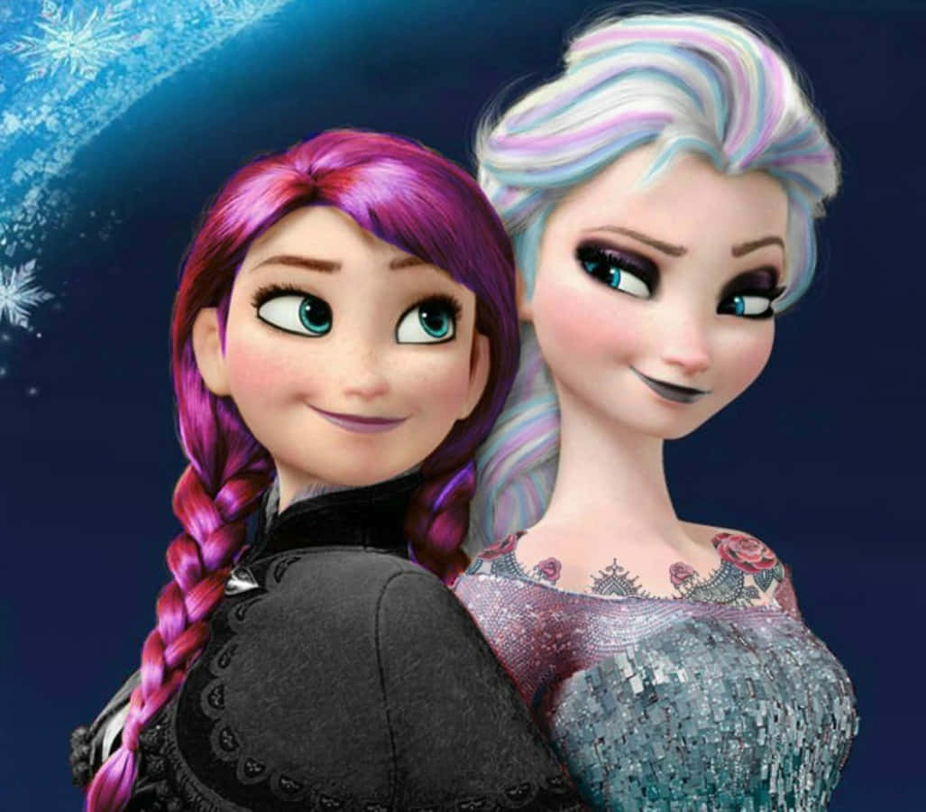 《魔雪奇緣》中的安娜和愛莎微笑，背景有雪花。