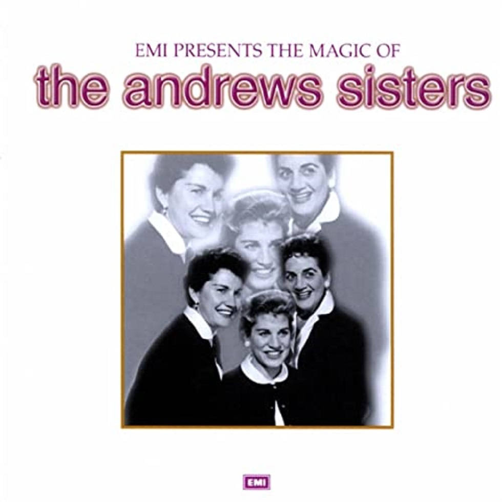 安德魯斯姐妹《魔法》專輯封面 壁紙 — 復古專輯封面 featuring Andrews Sisters，黑白照片充滿歡樂，配以紫色文字。
