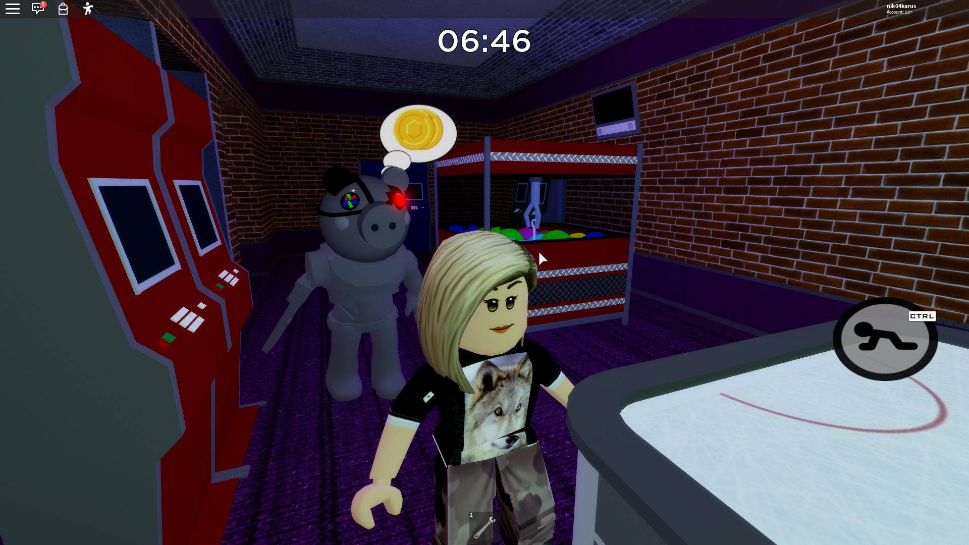 Roblox 虛擬角色在昏暗的街機房中與機械人同伴一起。