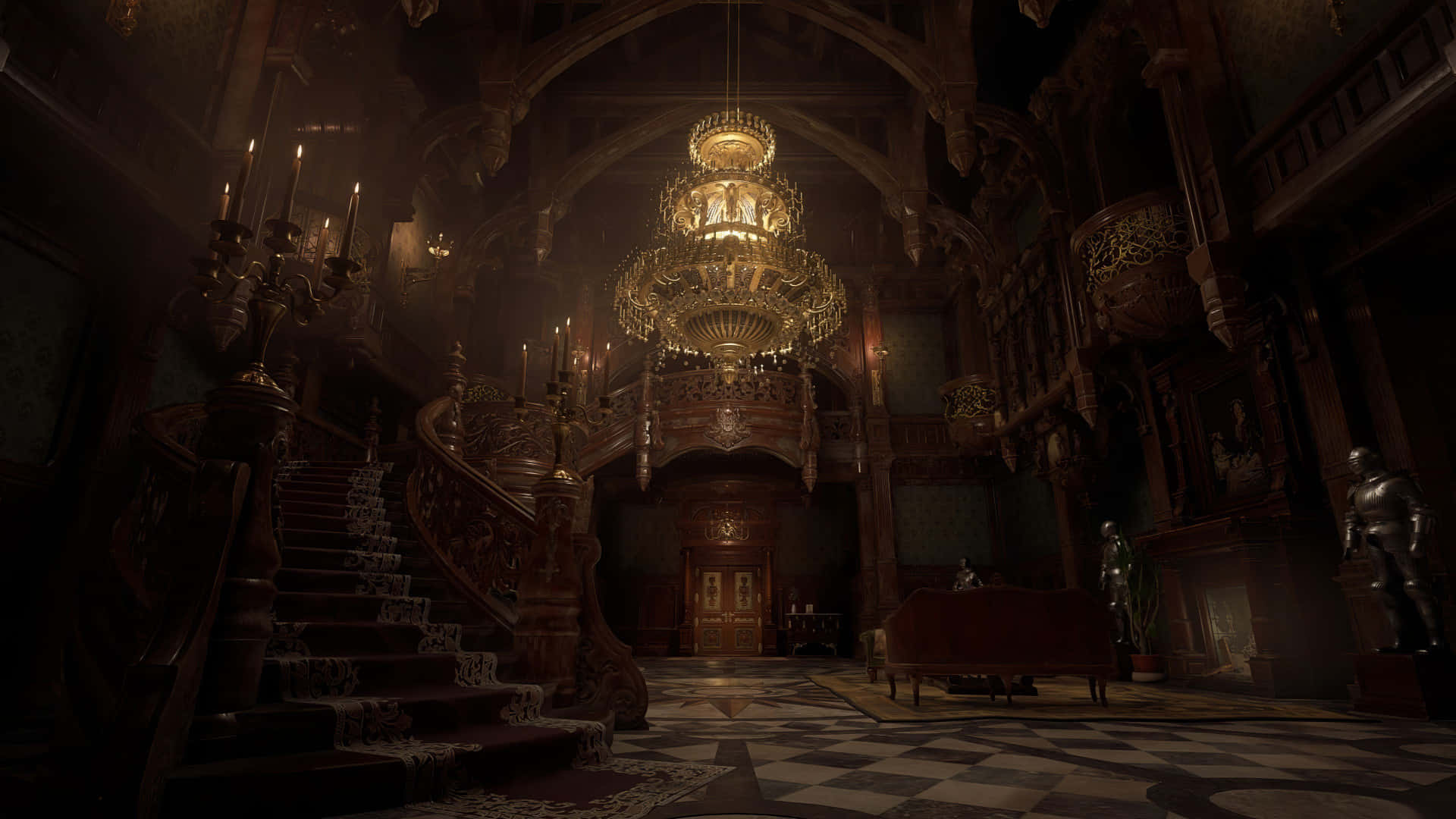 Resident Evil Village 桌布 壁紙 — 宏偉的哥德式大宅大廳，巨大的吊燈將溫暖的光線投射在華麗的樓梯和棋盤格地板上。
