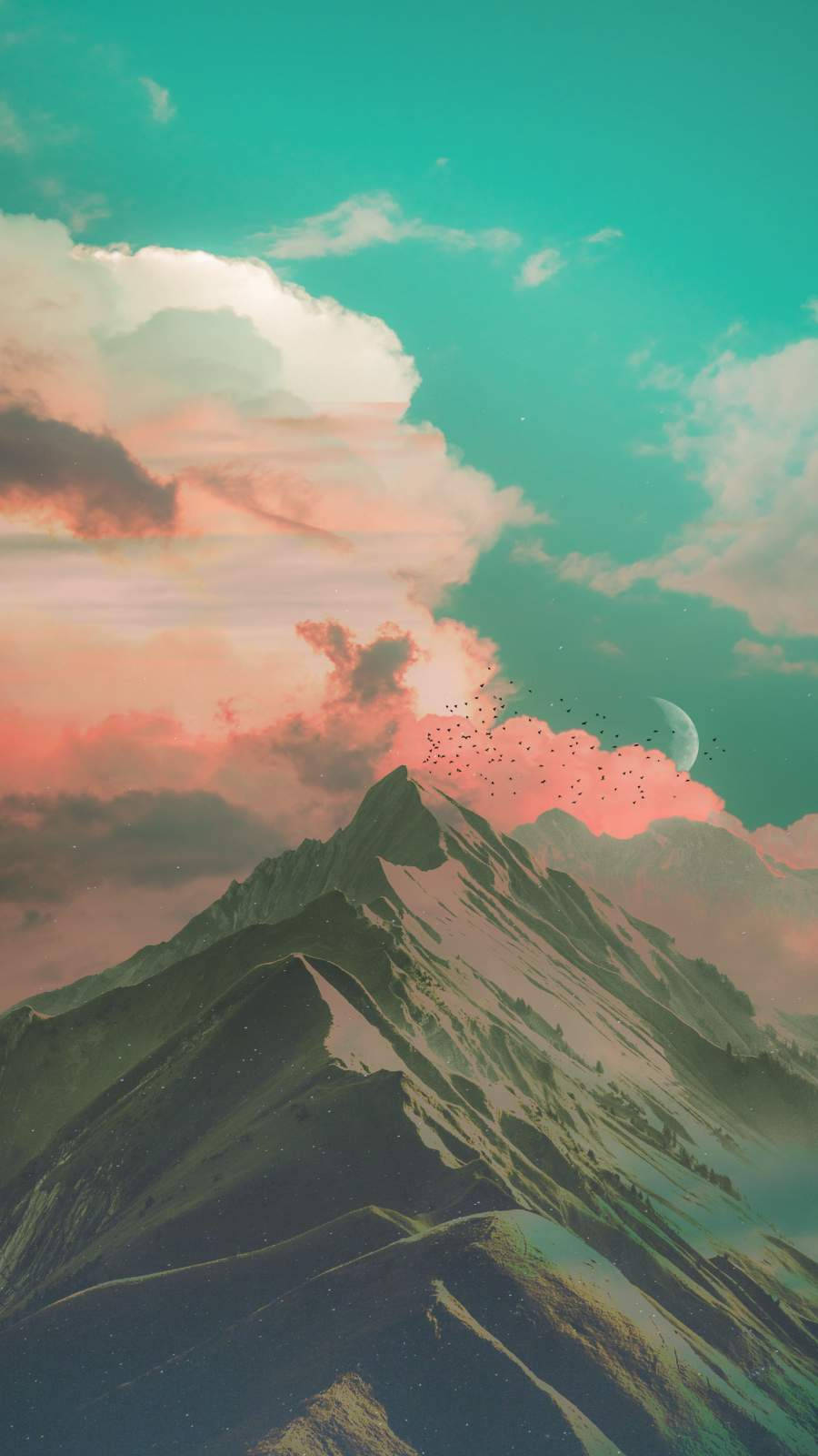 Mountain 桌布 壁紙 — 宏偉的雪山頂在超現實的天空下升起，天空塗滿了藍綠色和粉紅色的雲彩以及一彎新月。
