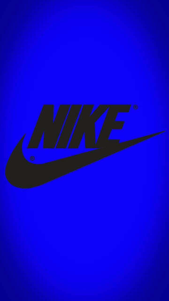 藍色漸變背景上的黑色Nike標誌