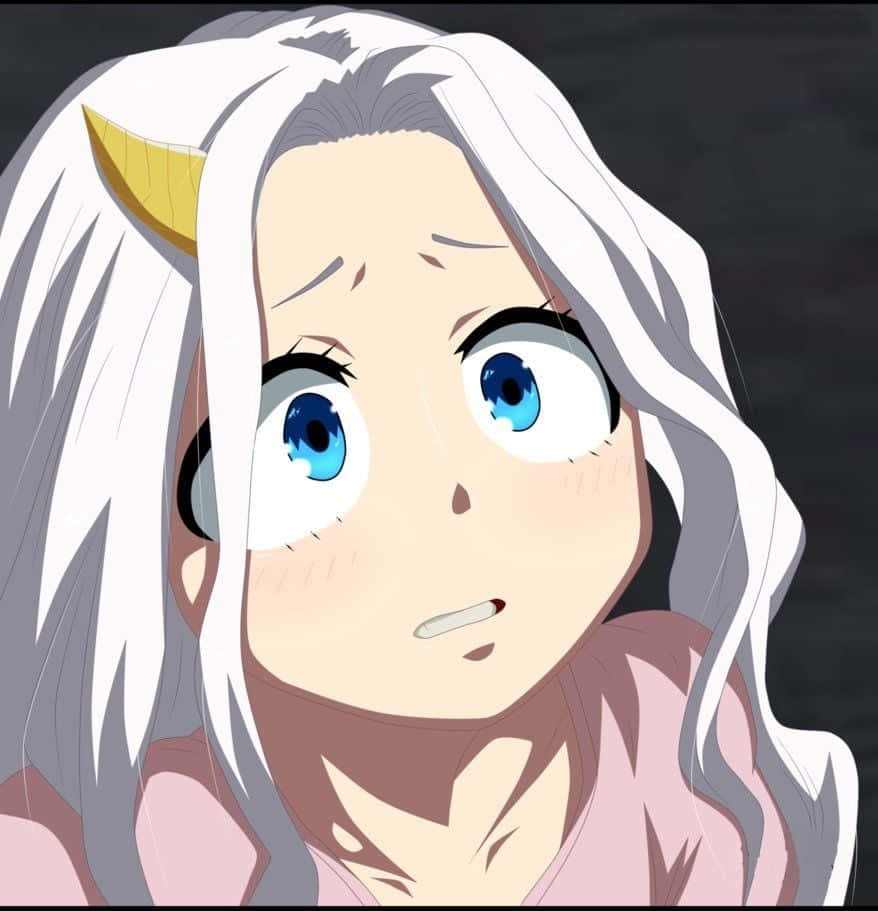 害怕的艾莉 My Hero Academia 壁紙 — 一個驚訝的動漫女孩，白髮金色角，在黑暗背景中睜大藍色眼睛凝視。
