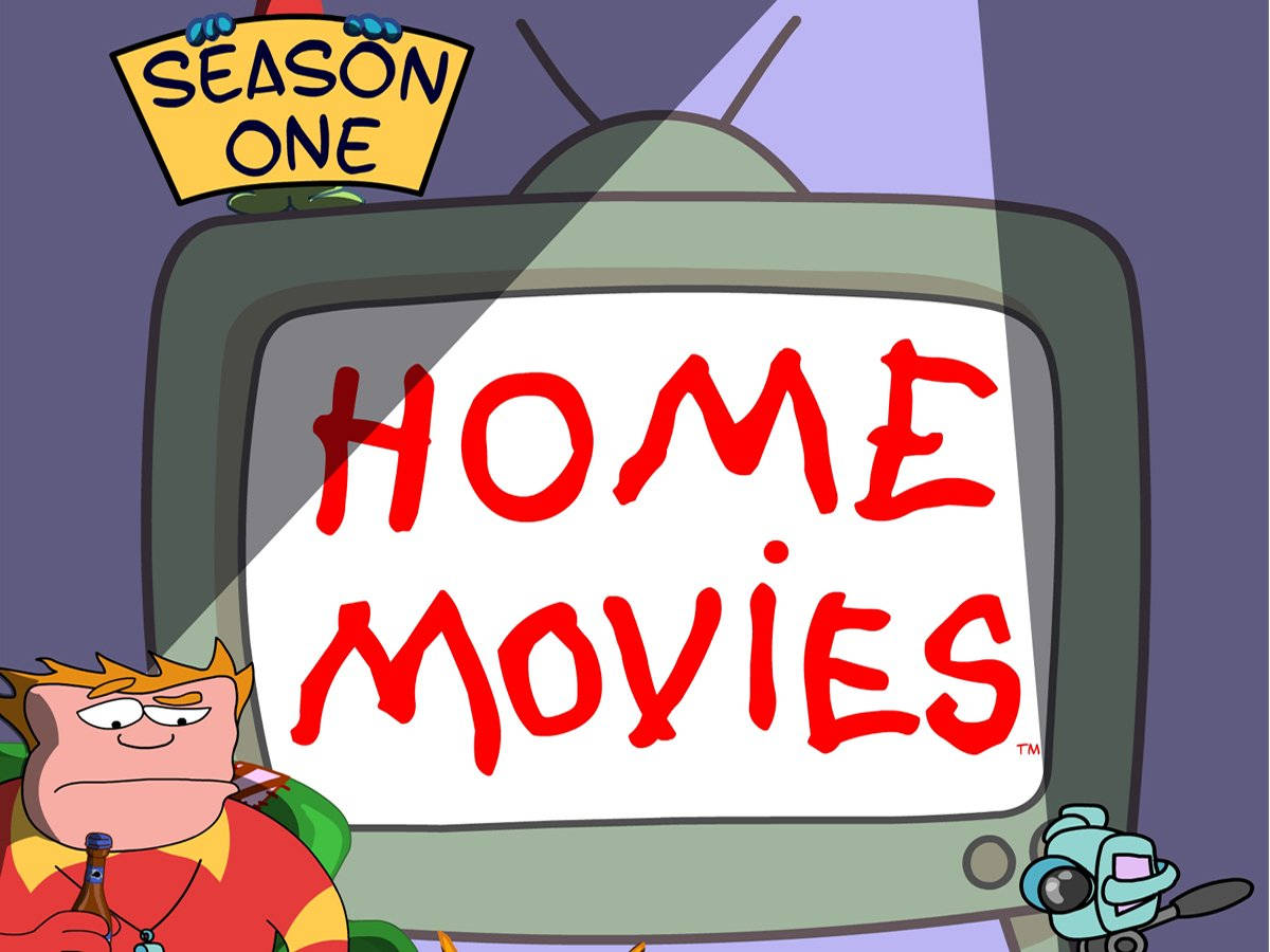 卡通電視顯示「Home Movies」，旁邊有一個脾氣暴躁的角色拿著啤酒瓶。
