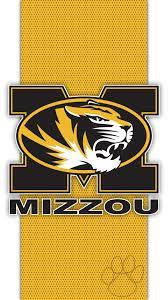 Mizzou 老虎標誌在黃色紋理布料上，帶有爪印。