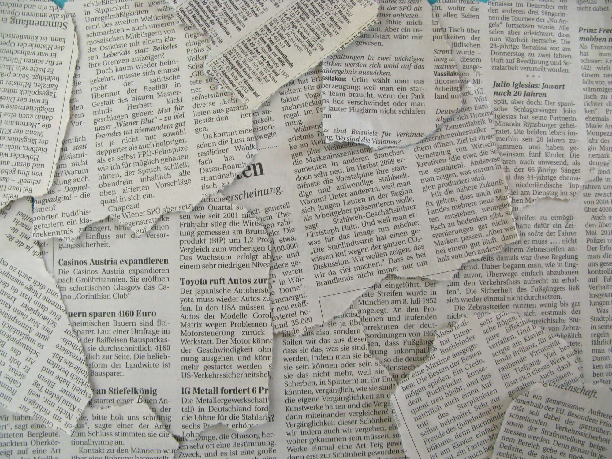 Journalism 桌布 壁紙 — 密集嘅德國報紙文字特寫，標題同文章填滿畫面。