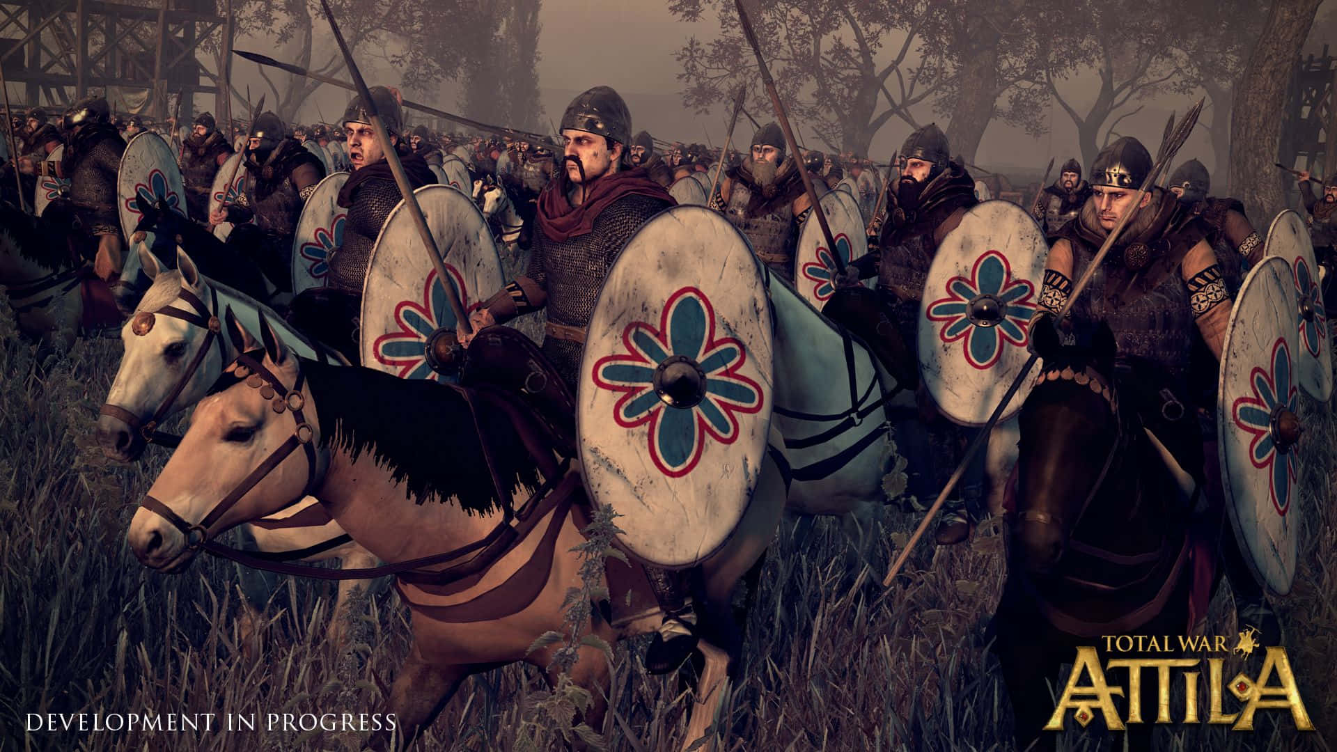 Total War Attila 桌布 壁紙 — 密集的騎兵隊形，手持華麗盾牌，衝過迷霧森林戰場。