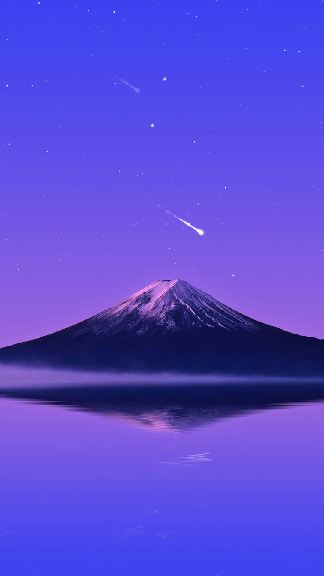 富士山在繁星點點的紫色夜空下倒映在水面上，伴有流星。