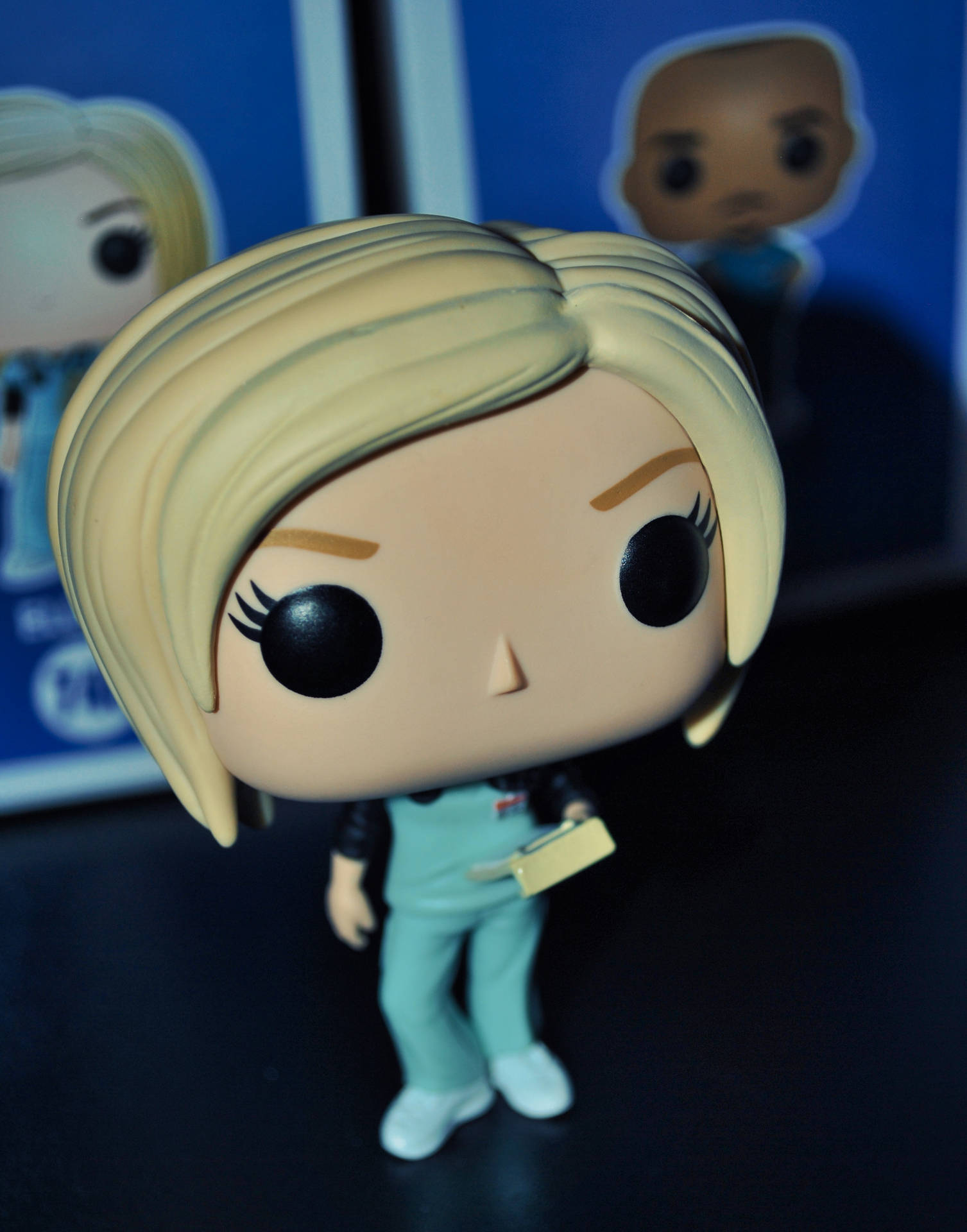 金髮護士 Funko Pop 公仔手持寫字板。