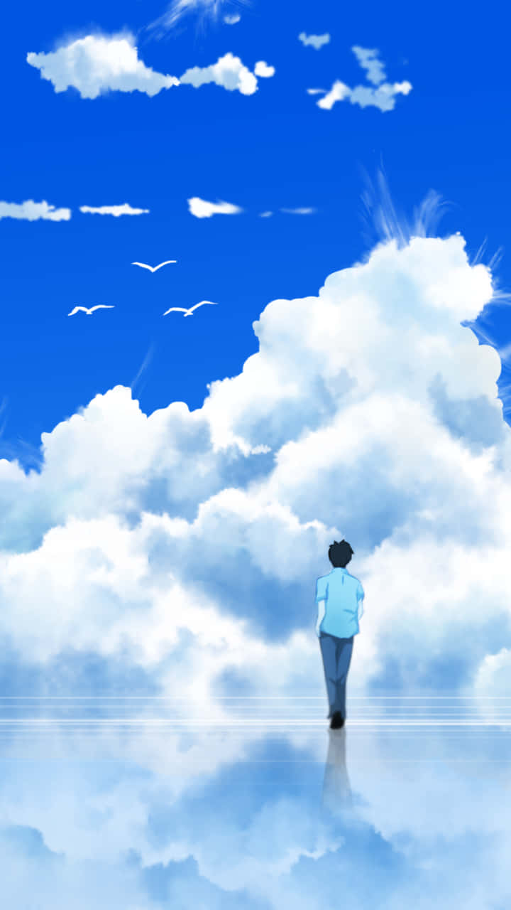 寧靜動畫風景 壁紙 — 一個孤獨的動畫男孩穿著淺藍色襯衫，在廣闊的藍天下，白雲和飛鳥的映襯下，走在反射的雲層表面上。