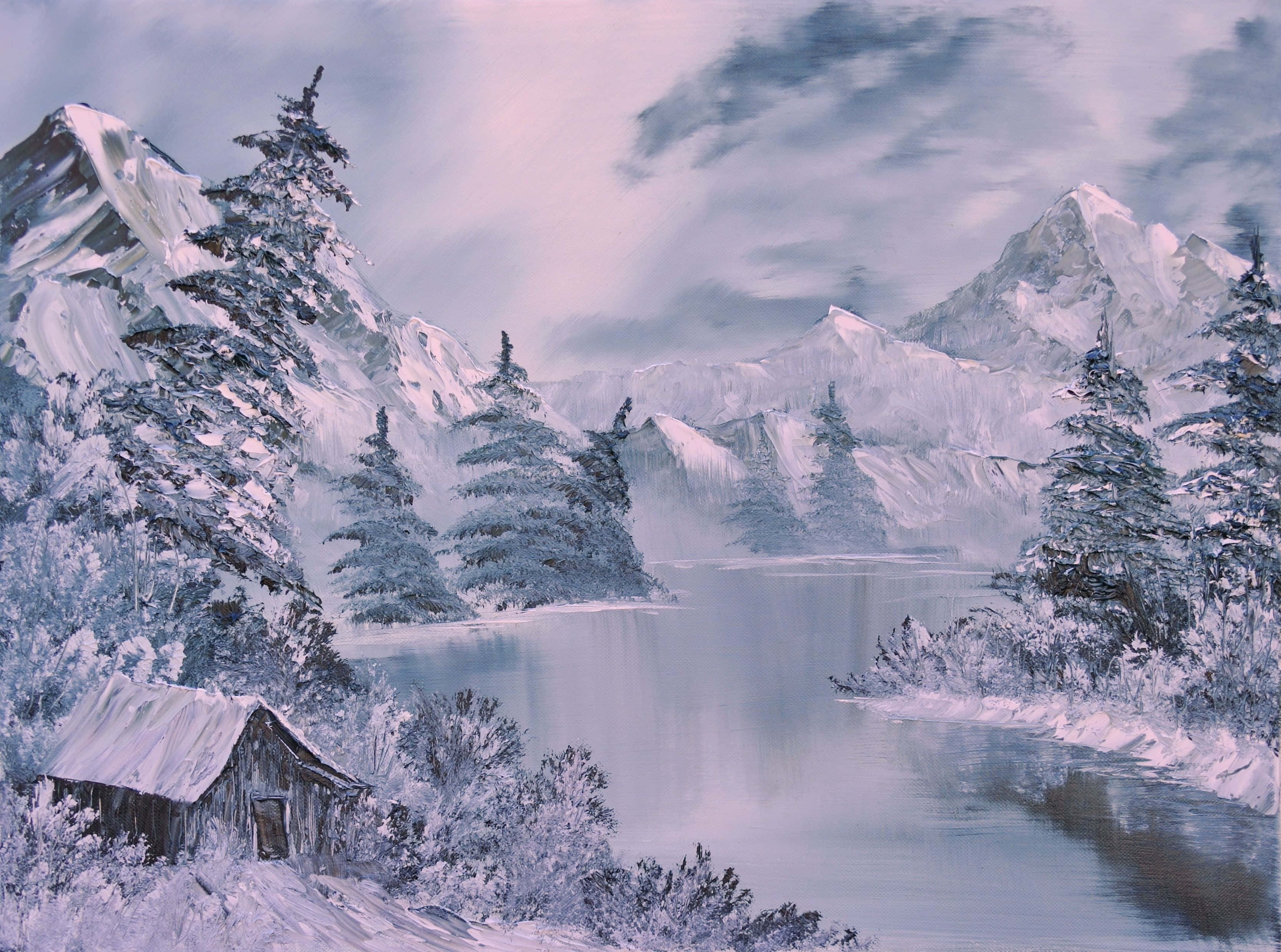 Winter Painting 桌布 壁紙 — 寧靜的冬季景觀，白雪覆蓋的山脈、松樹和結冰的湖泊環繞著一座小木屋，天空多雲。
