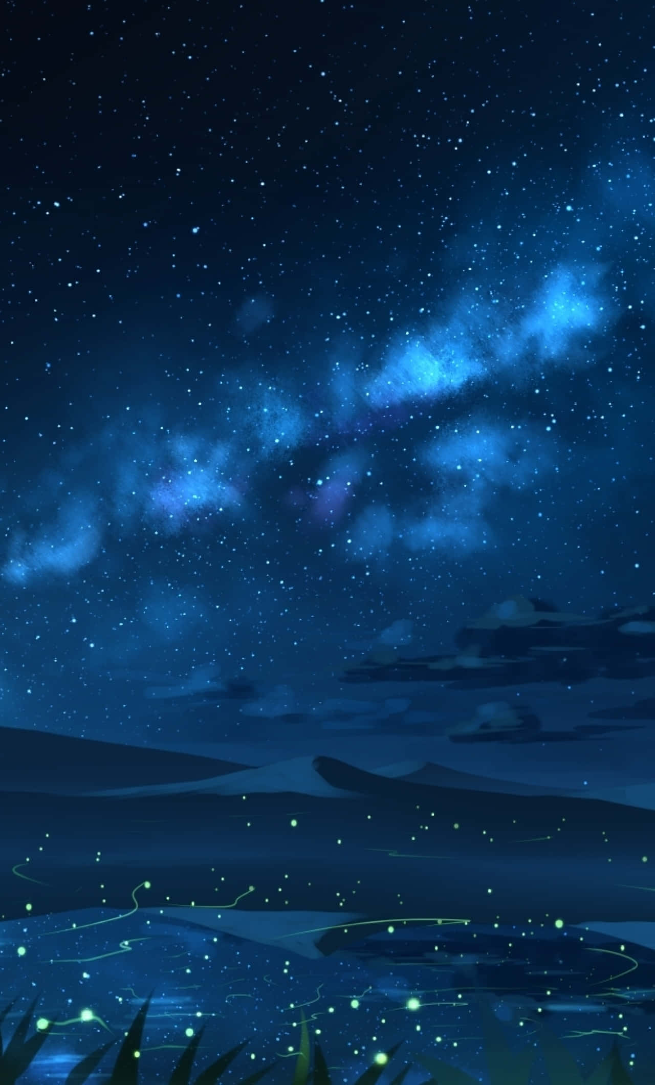 靚靚動畫 桌布 壁紙 — 寧靜的夜晚場景，星空閃爍，螢火蟲在群山環繞的平靜湖面上發光。