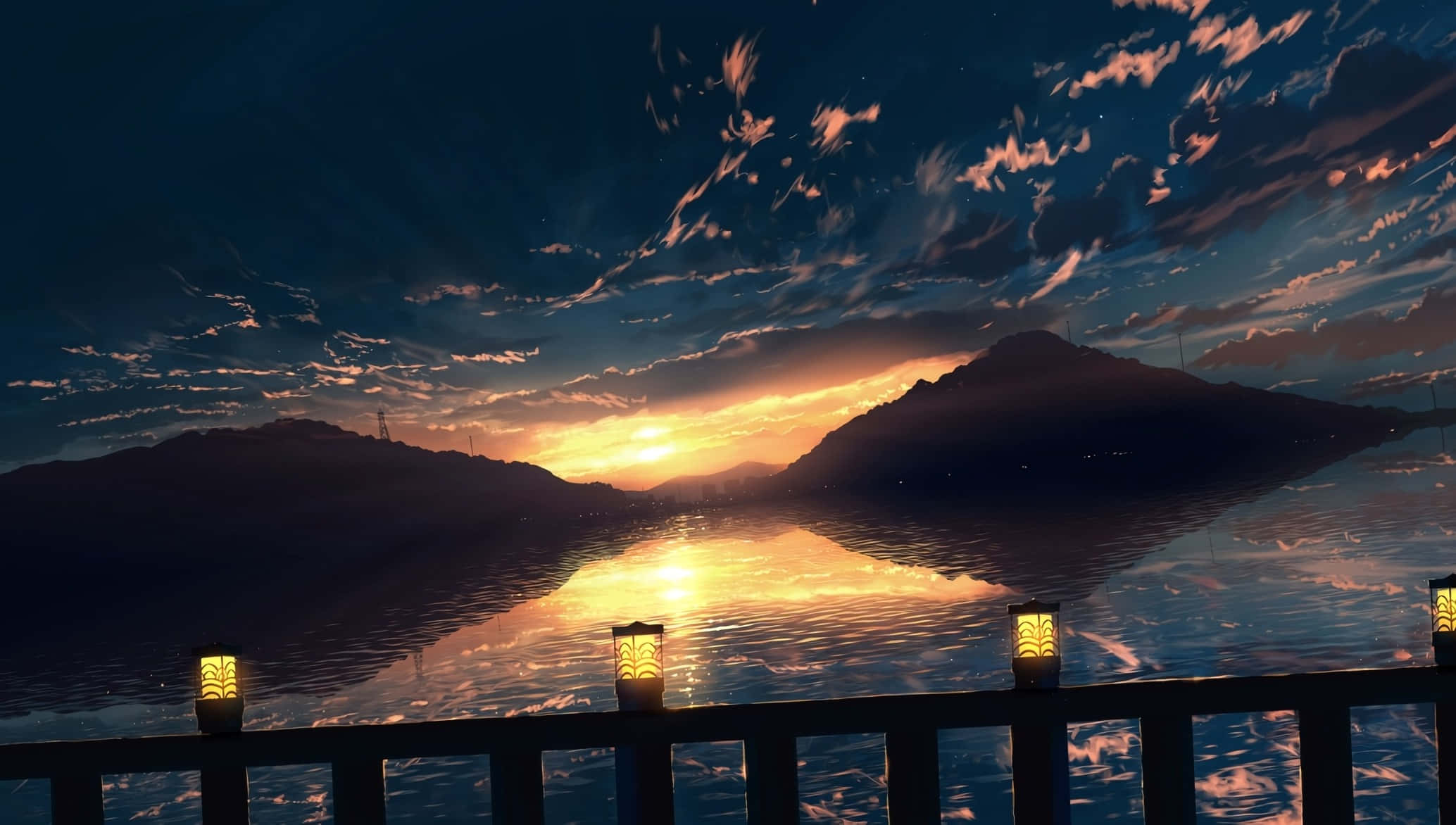 Anime Sunset 桌布 壁紙 — 寧靜的日落映照在平靜的湖面上，木製欄杆上閃爍的燈籠倒映在水中。