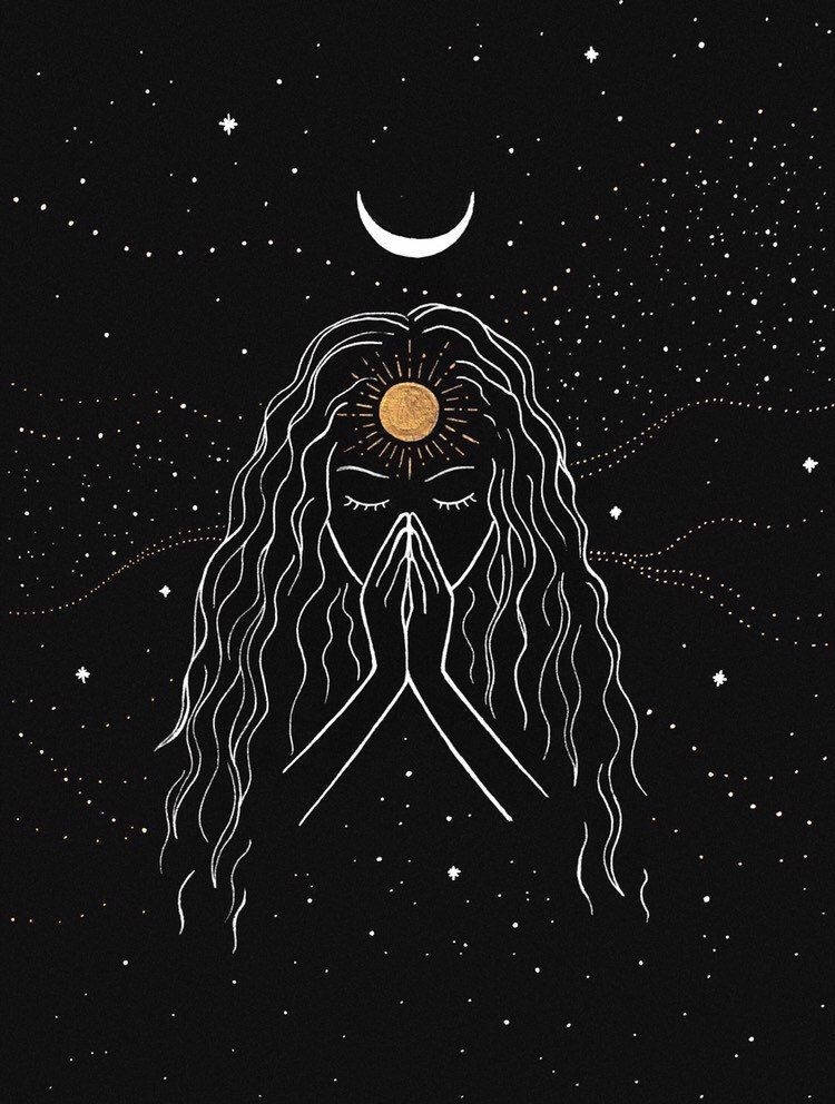 一個長髮的人在新月和星星下祈禱。