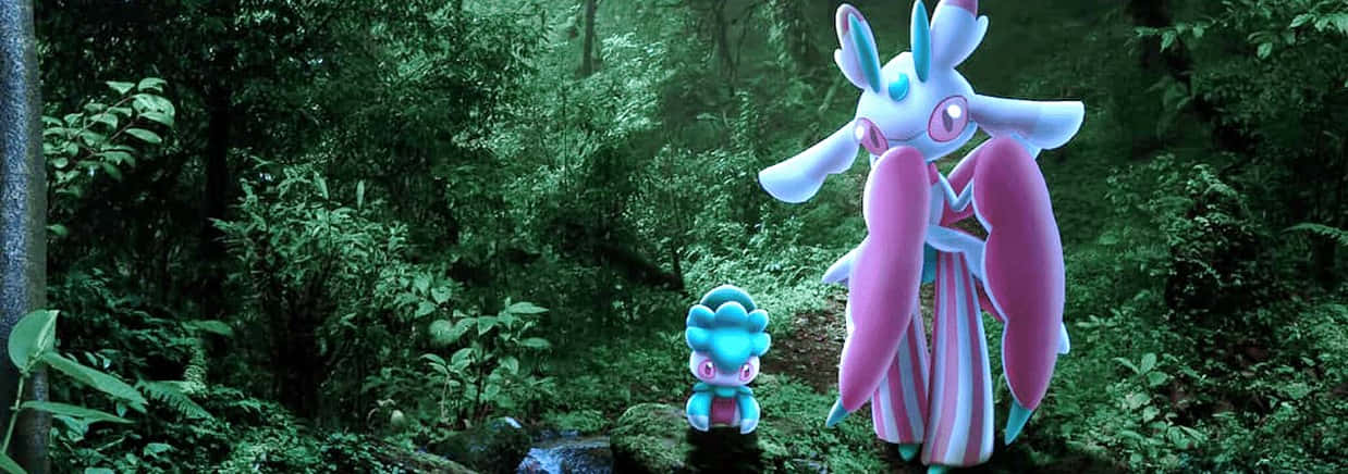 寶可夢 Fomantis 與 Lurantis 在茂密森林中 壁紙 — 兩隻發光的寶可夢站在茂密的綠色森林中，附近有一條小溪流過。