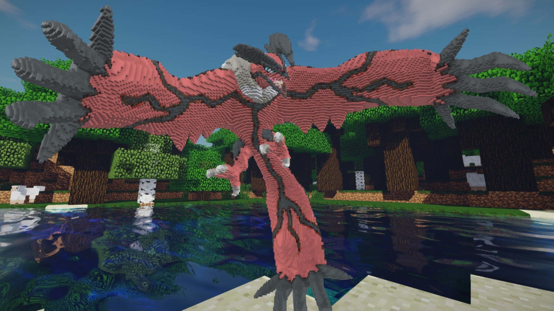 寶可夢Yveltal的Minecraft模型 壁紙 — 一隻巨大的像素化紅灰色龍站在反射池塘上方，身處方塊森林中，天空清澈湛藍。