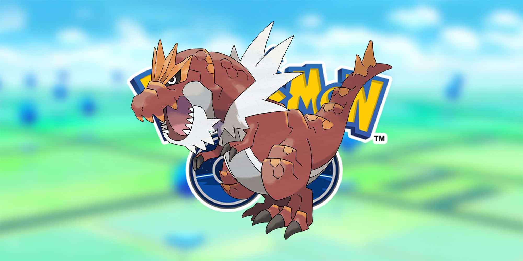 寶可夢暴龍_tyrantrum_與寶可夢GO標誌 壁紙 — 一隻兇猛的棕白色恐龍狀寶可夢，在模糊的藍綠色背景下露出尖牙咆哮。