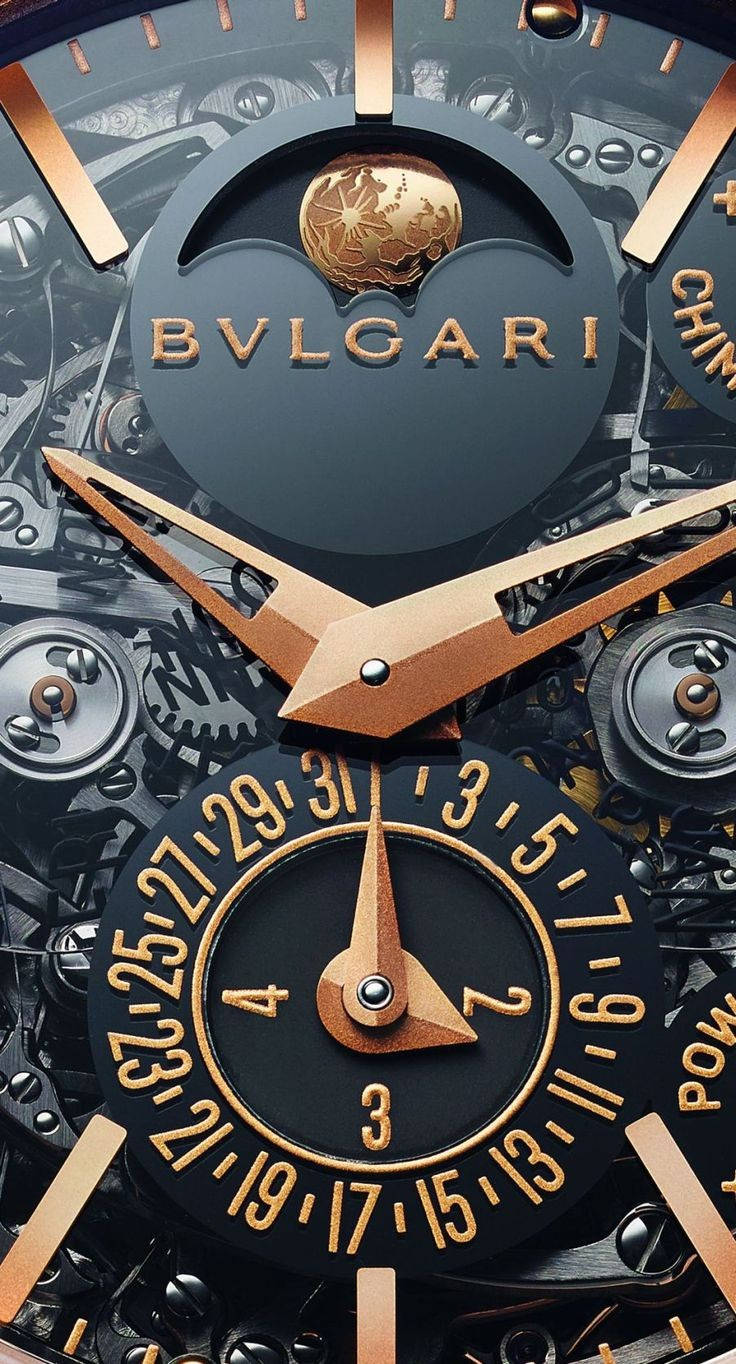 奢侈Bvlgari手錶，金色指針和可見的機械齒輪。