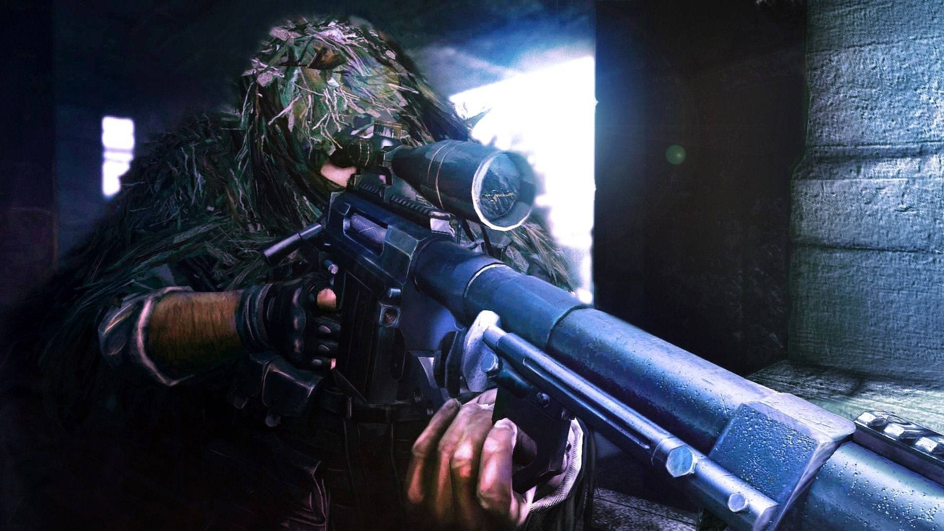 射擊狙擊手軍人 壁紙 — 一名身穿迷彩裝備的士兵透過門口瞄準狙擊步槍，明亮的光線照射進來。