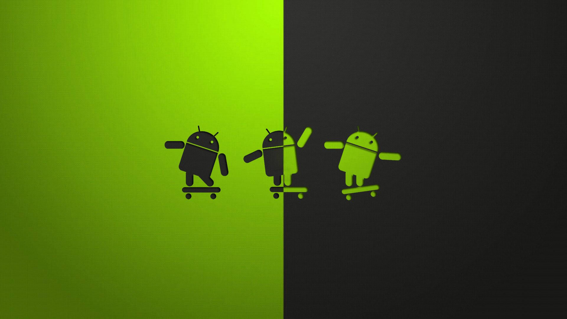三個Android機械人圖示在綠色和黑色分割的背景上玩滑板。
