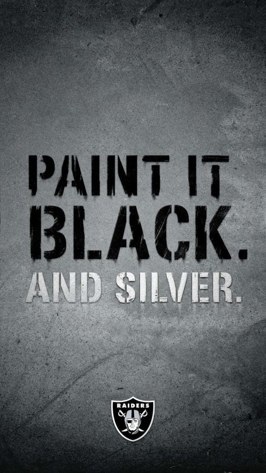 Raiders 標誌，帶有文字 paint it black and silver，位於紋理灰色背景上。 — 掠奪者 壁紙