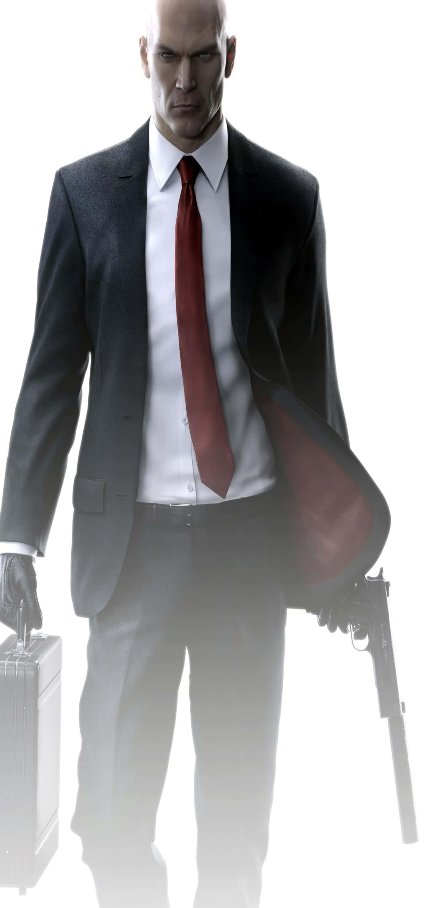 專業 Hitman 准備就緒，搭配 Google Pixel 3XL 壁紙 — 一個光頭男人穿着深色西裝和紅色領帶，在純白背景前拿着公事包和手槍。