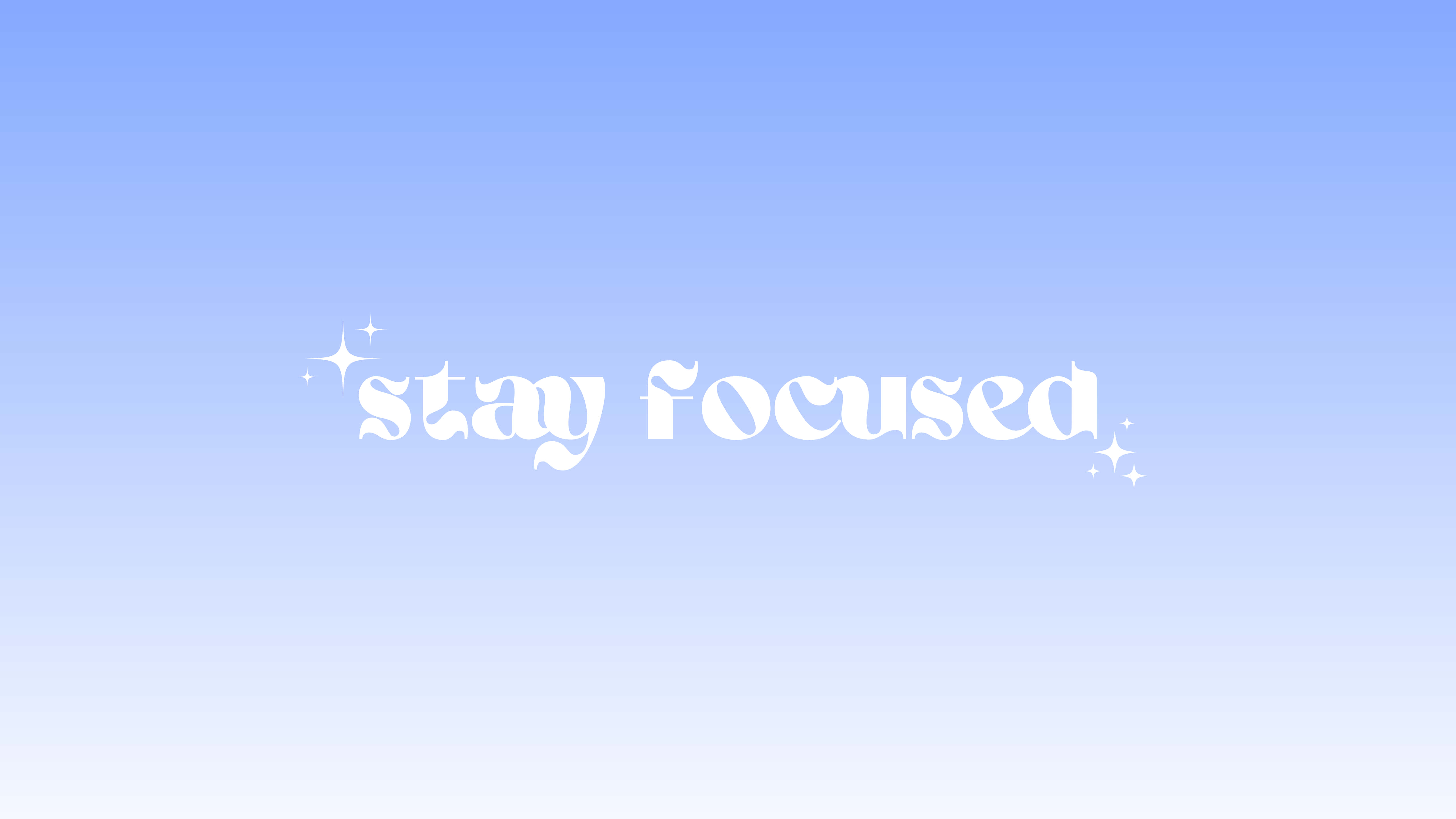 專注閃耀的極簡藍色桌面背景 壁紙 — 「stay focused」呢句短語以白色草書字體呈現，閃爍星星置中於柔和藍色到白色漸變背景上。