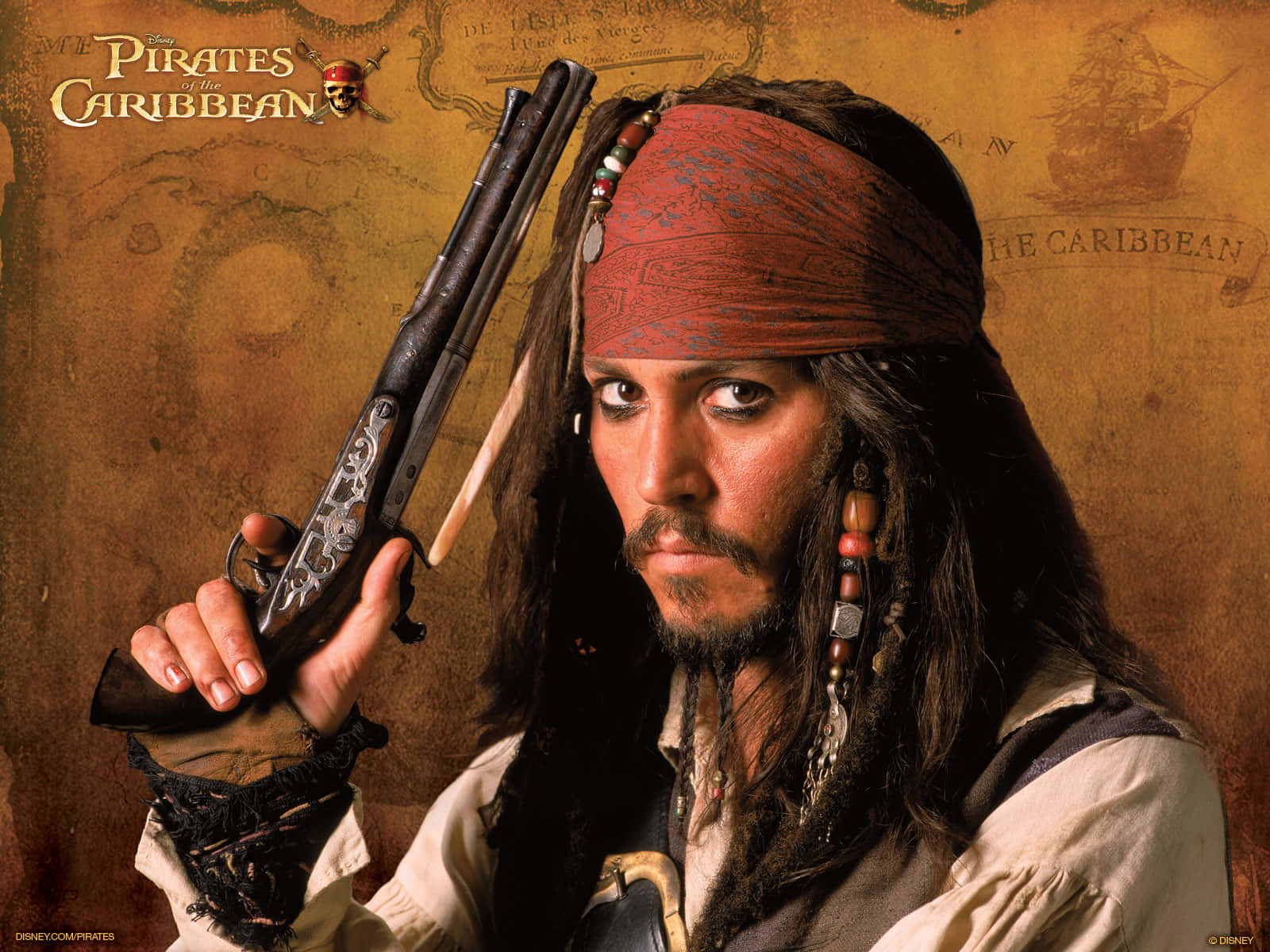 Pirates Of The Caribbean 桌布 壁紙 — 尊尼特普飾演的積克船長手持燧發槍，背景是復古加勒比海地圖。