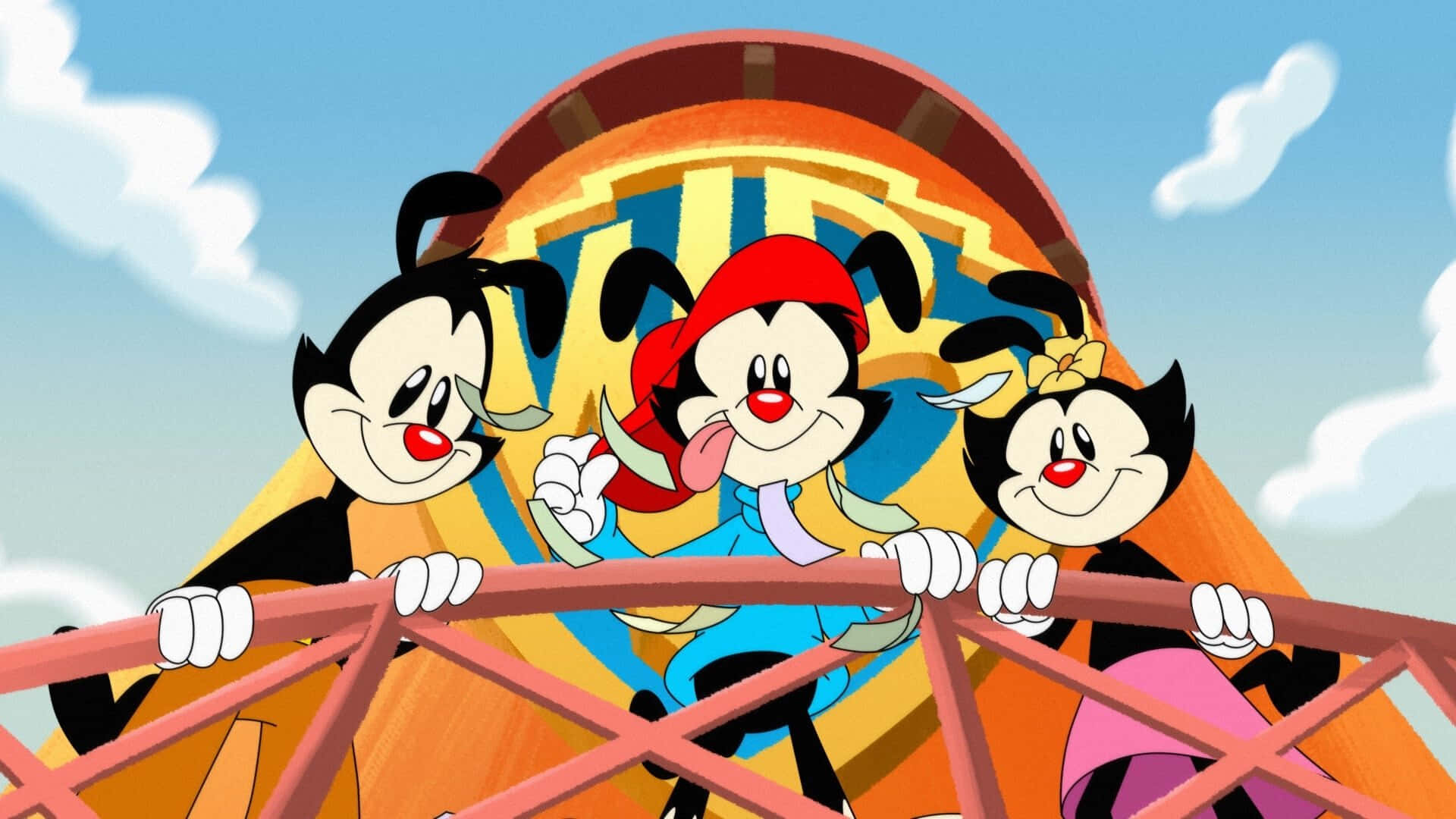 尋找 Animaniacs！ 壁紙 — 三個卡通人物咧嘴笑著伸出舌頭，在藍天白雲下乘坐色彩繽紛的過山車。