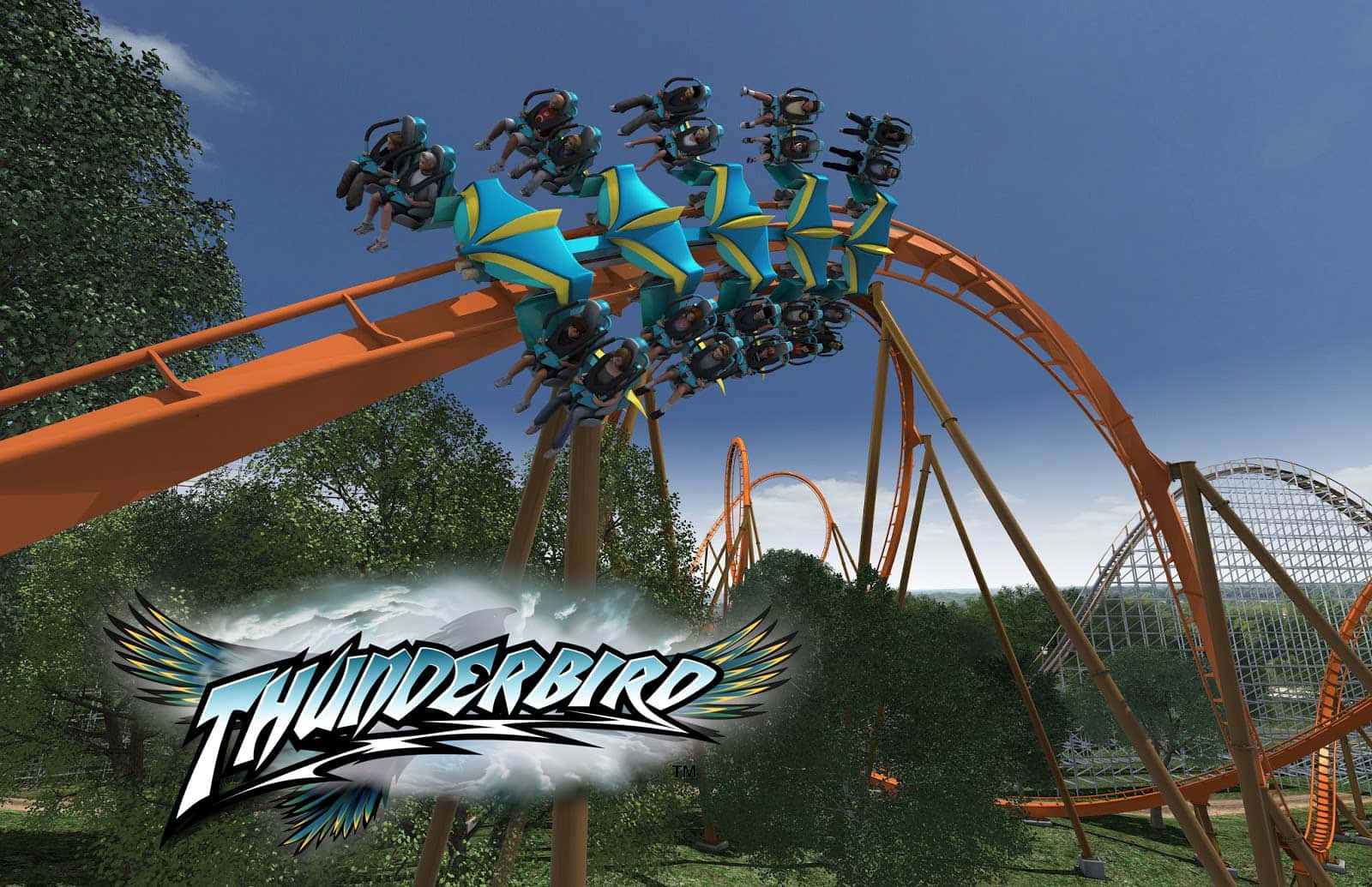 Roller Coaster 桌布 壁紙 — 尋求刺激嘅人喺晴朗藍天下，喺鮮橙色過山車 Thunderbird 上倒吊飛翔。