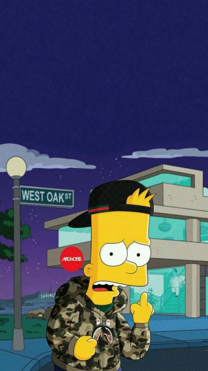 巴特·辛普森穿著迷彩連帽衫在夜晚的城市街道上向上指著。