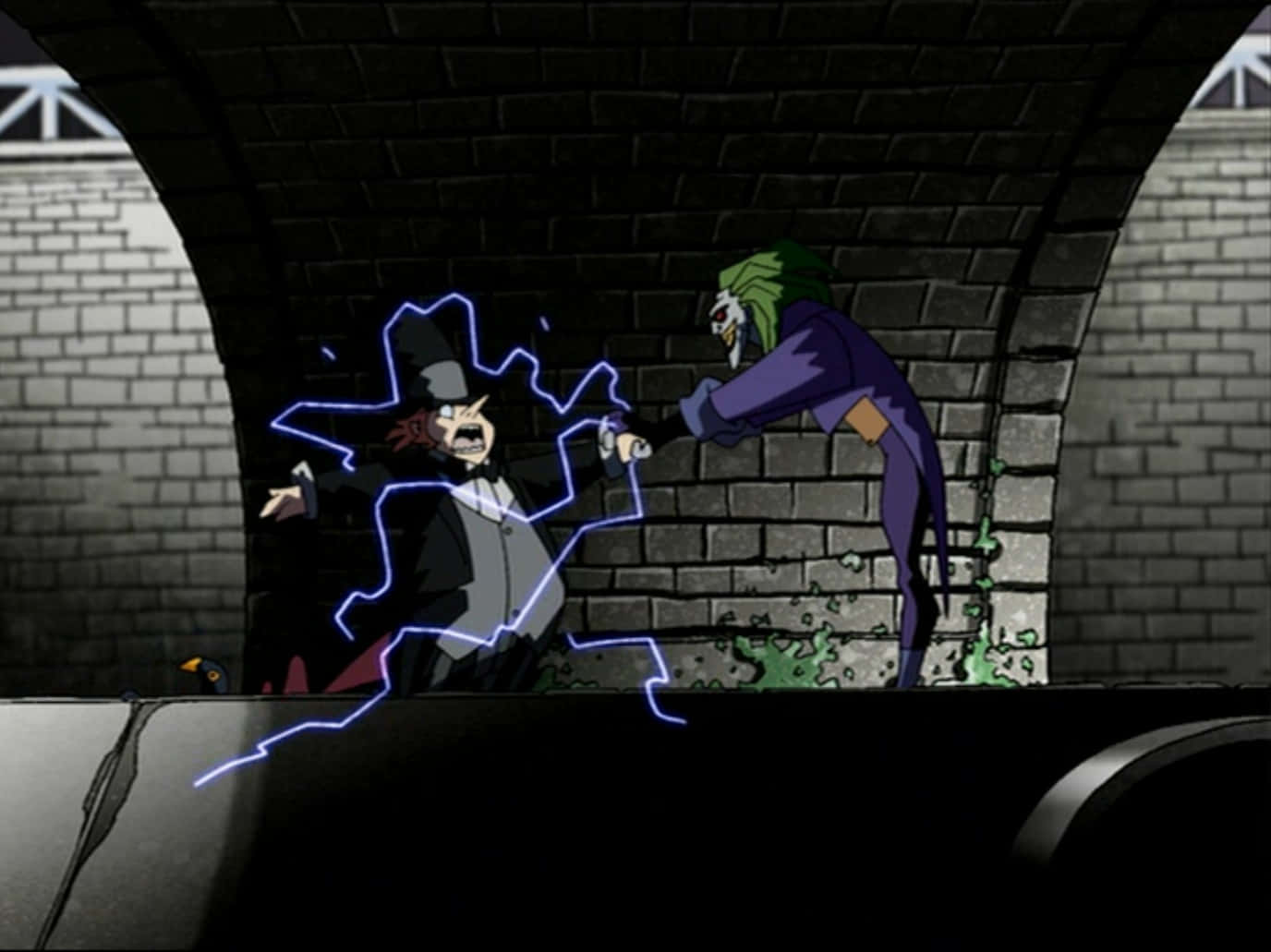 The Batman Vs Dracula 桌布 壁紙 — 小丑在一個有磚拱和綠色黏液的黑暗隧道中對一名男子施以電擊。
