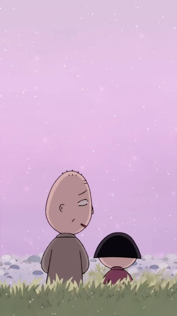 兩個小孩從草地仰望佈滿星星的粉紅色天空。